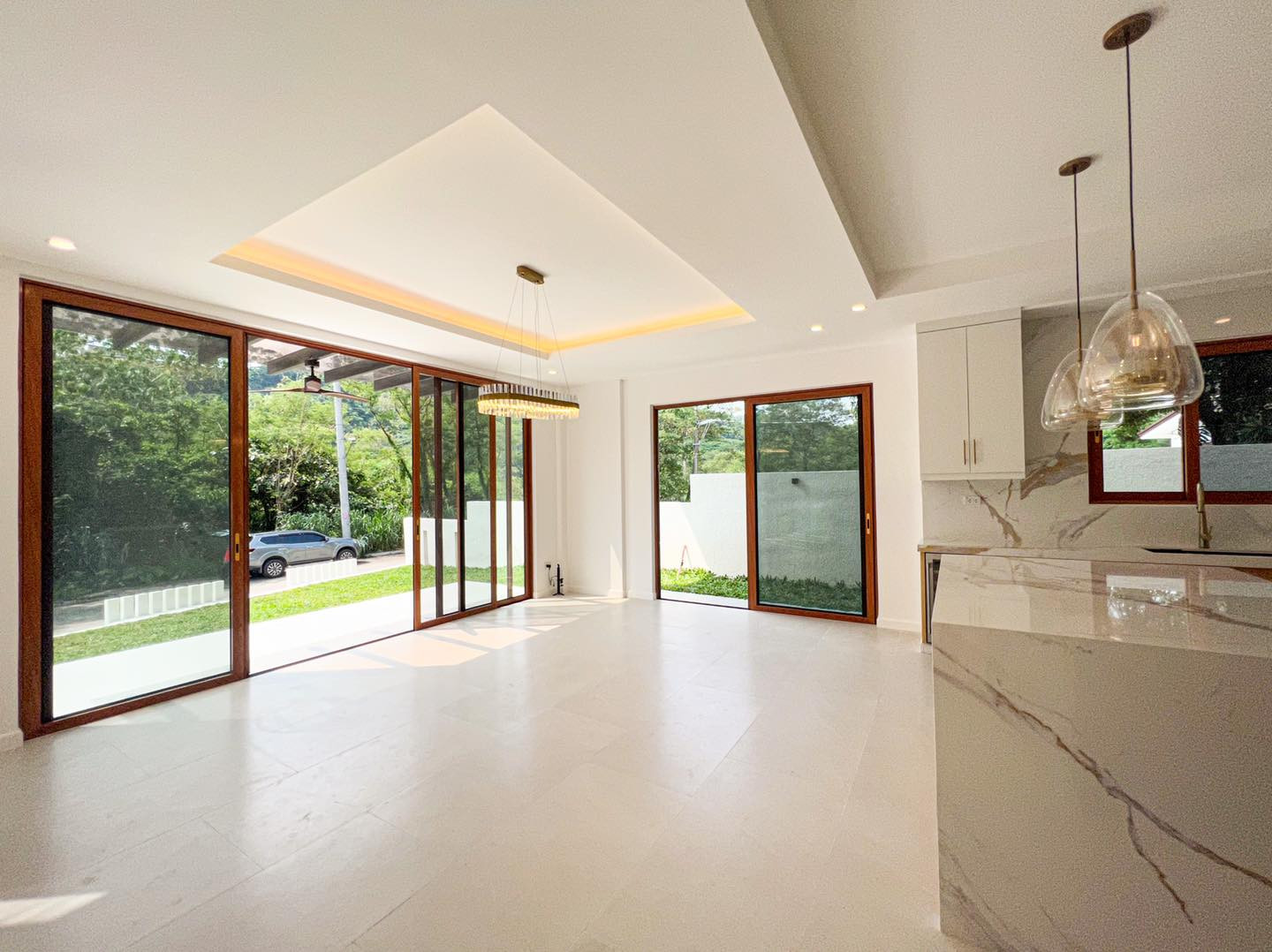 Modern Asian Home for sale with unobstructed Fairway view of the golf course photo 4