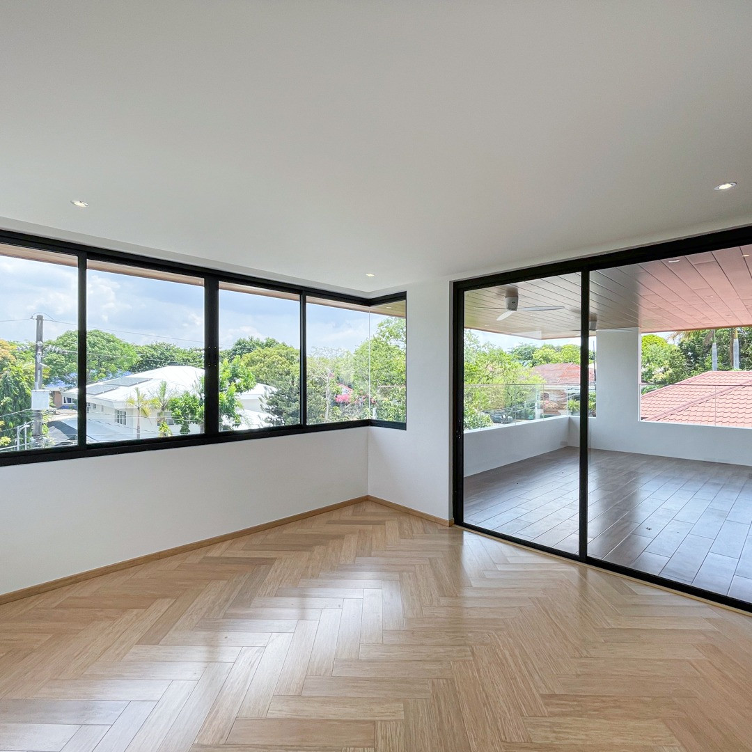Cozy Modern Tropical House and Lot For Sale in Ayala Alabang Village, Muntinlupa photo 5