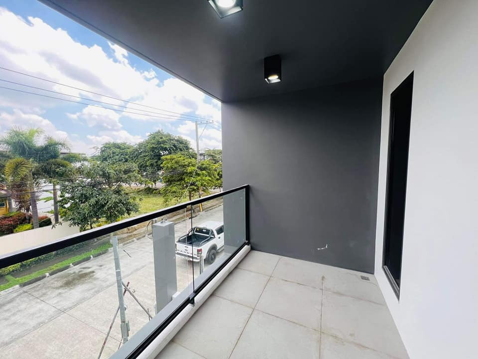 Modern Two Storey House and Lot in Pampanga photo 4