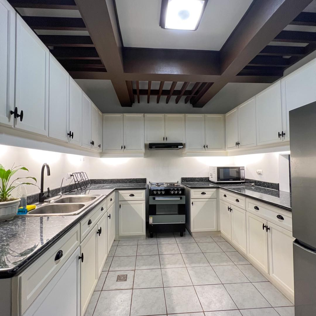 Austalian Architecture inspired Home for sale in Timberland Heights photo 4