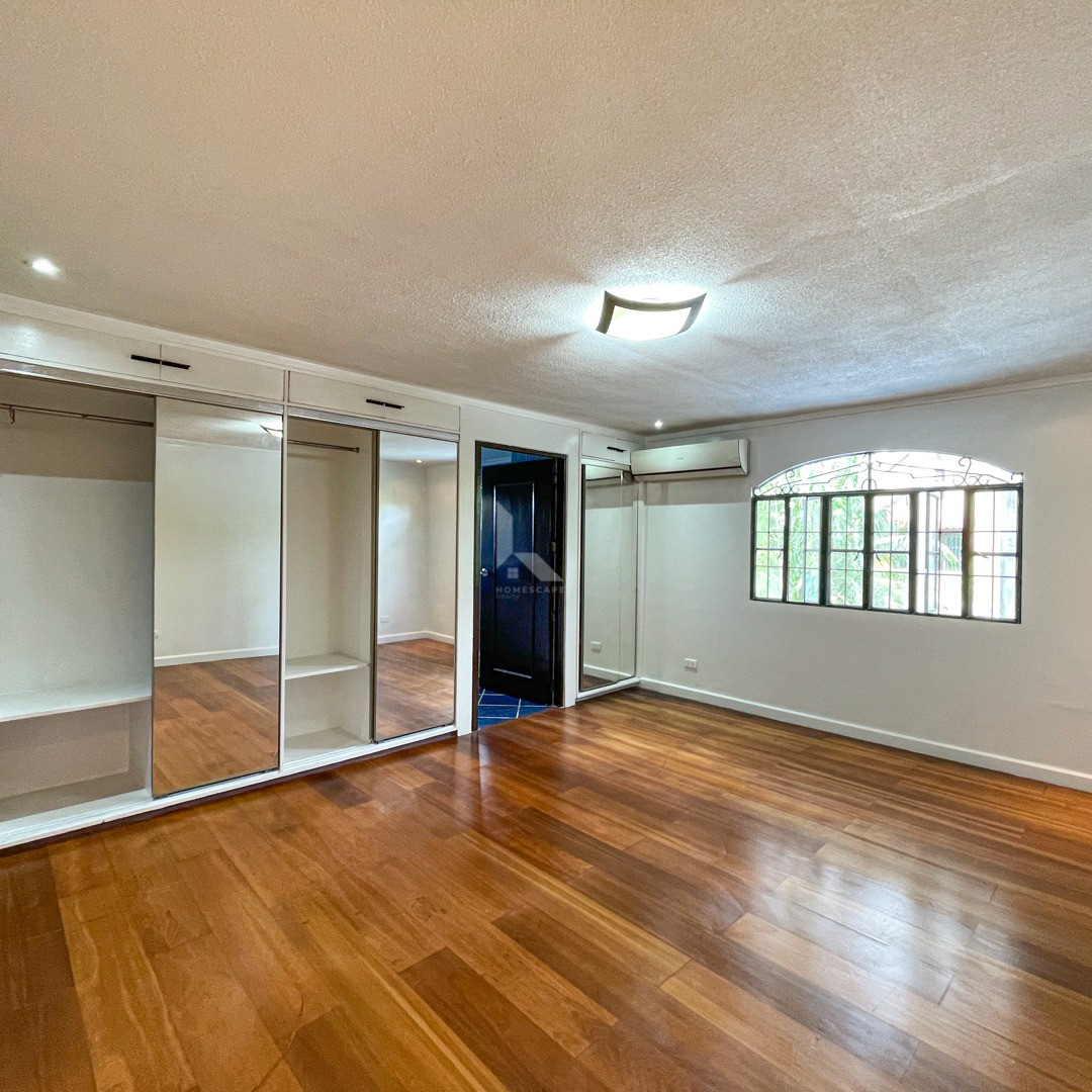 Classy Contemporary House and Lot For Sale in Merville Park, Paranaque City photo 4