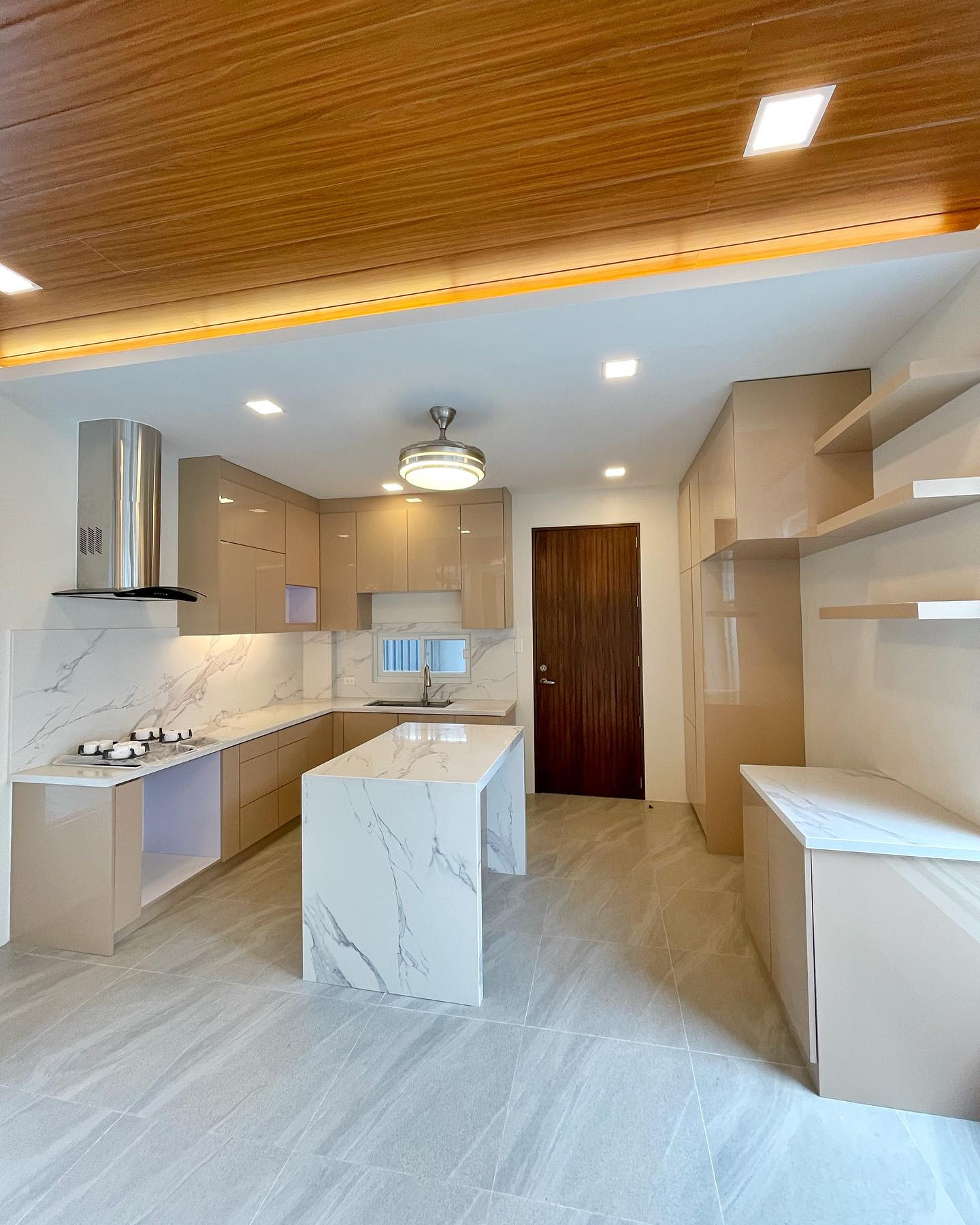 Brand New Modern Contemporary House for Sale in Greenwoods Executive Village photo 5