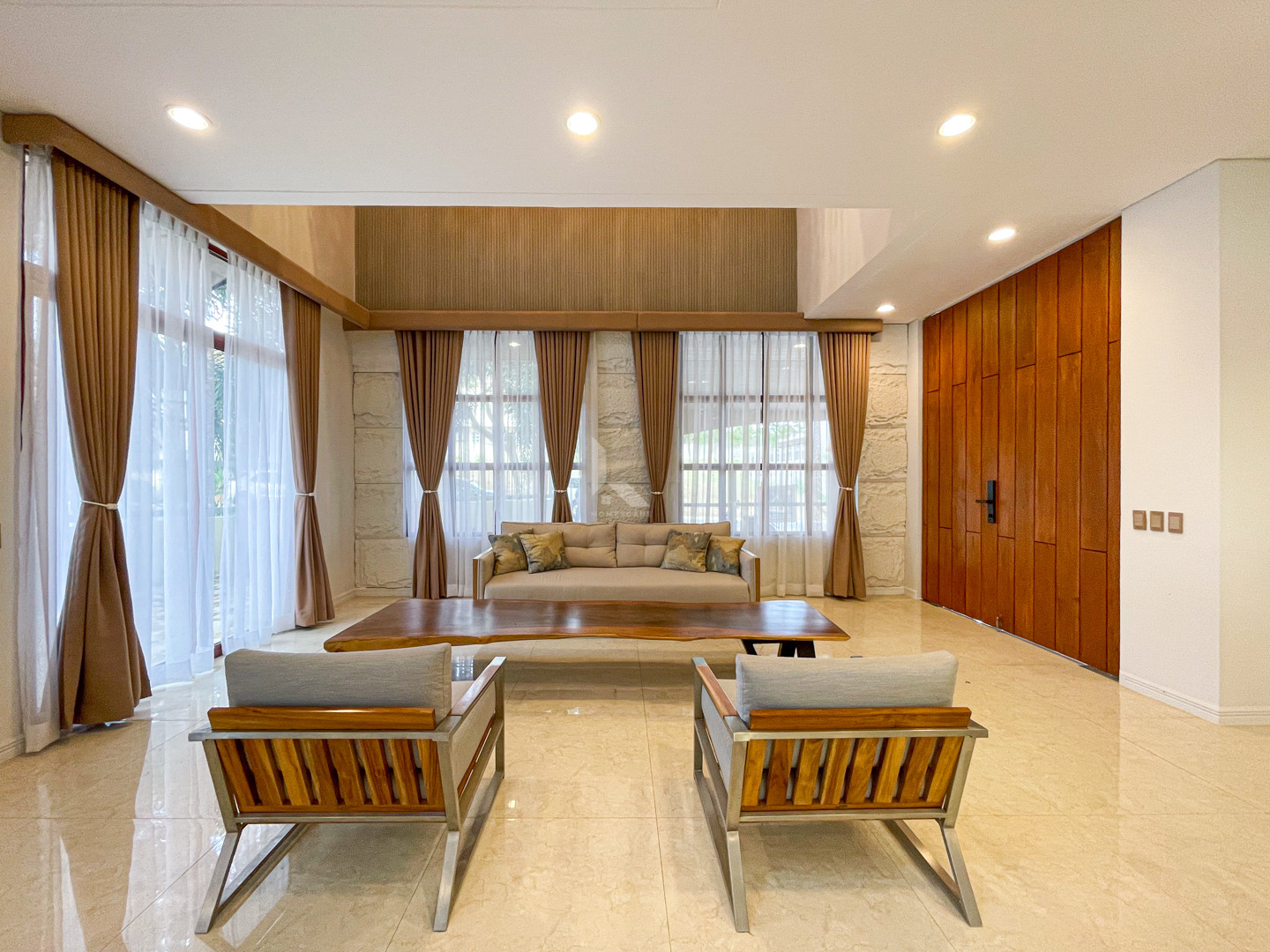 Classy Contemporary House and Lot For Sale in Portofino Heights photo 3