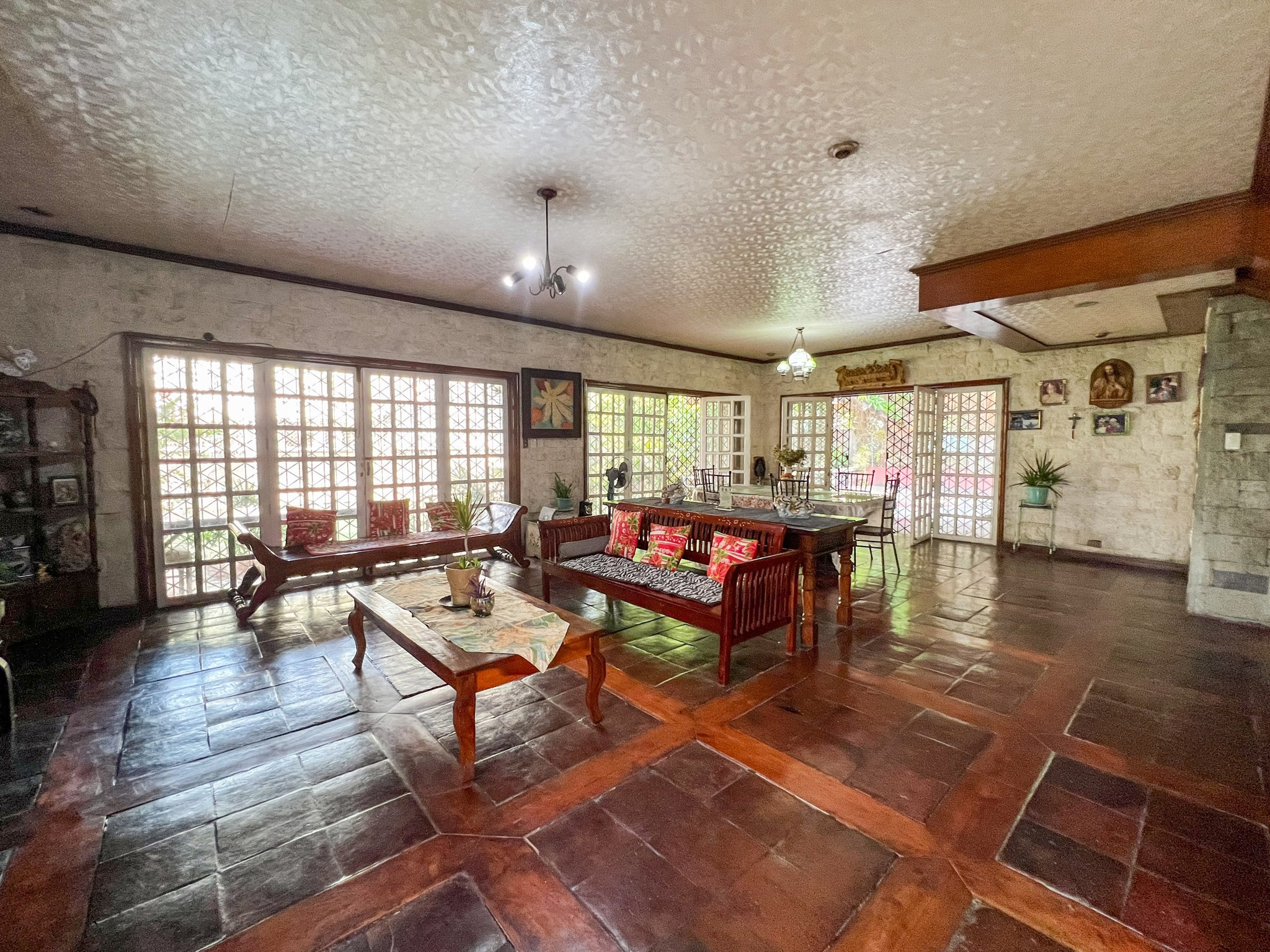 Stylishly Designed House For Sale Near Congressional Ave photo 1