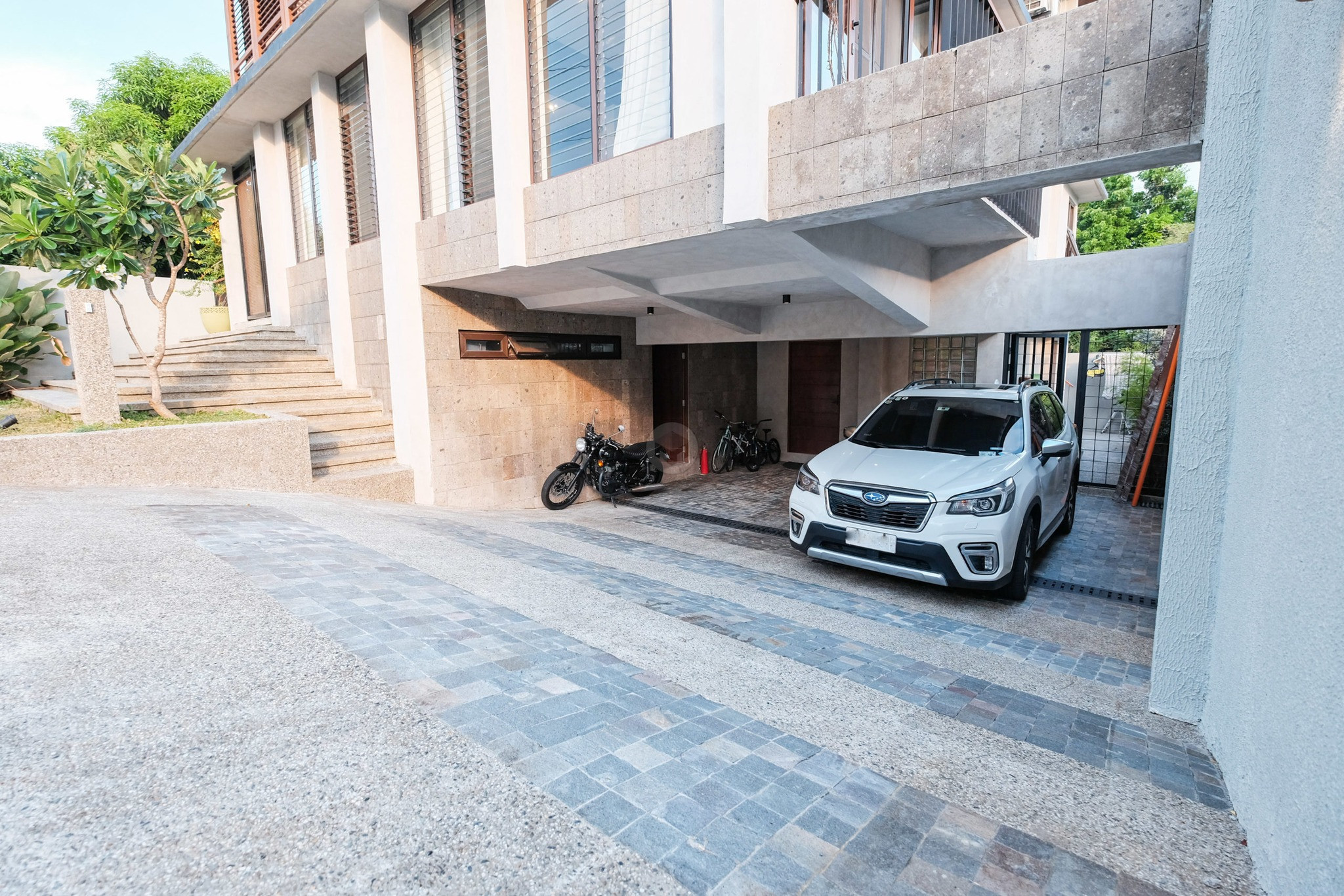 Contemporary 3-Bedroom House and Lot for Sale in Lindenwood Residences photo 2