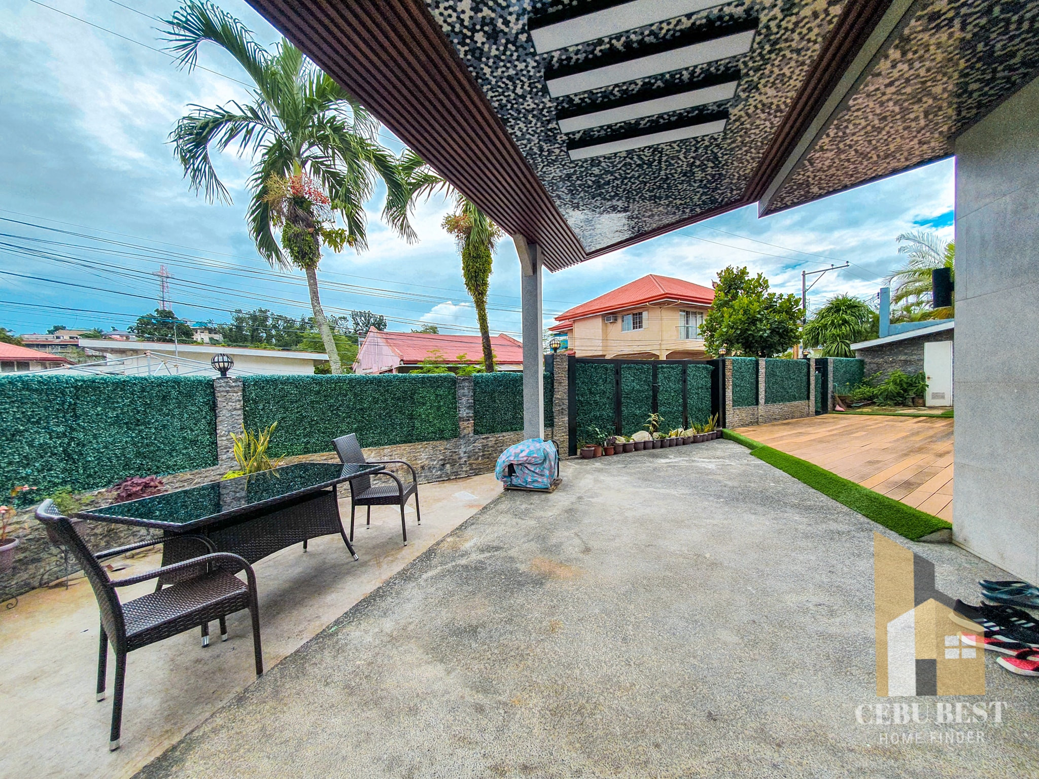 pacious Contemporary House for Sale in SunnyHills Subdivision photo 4