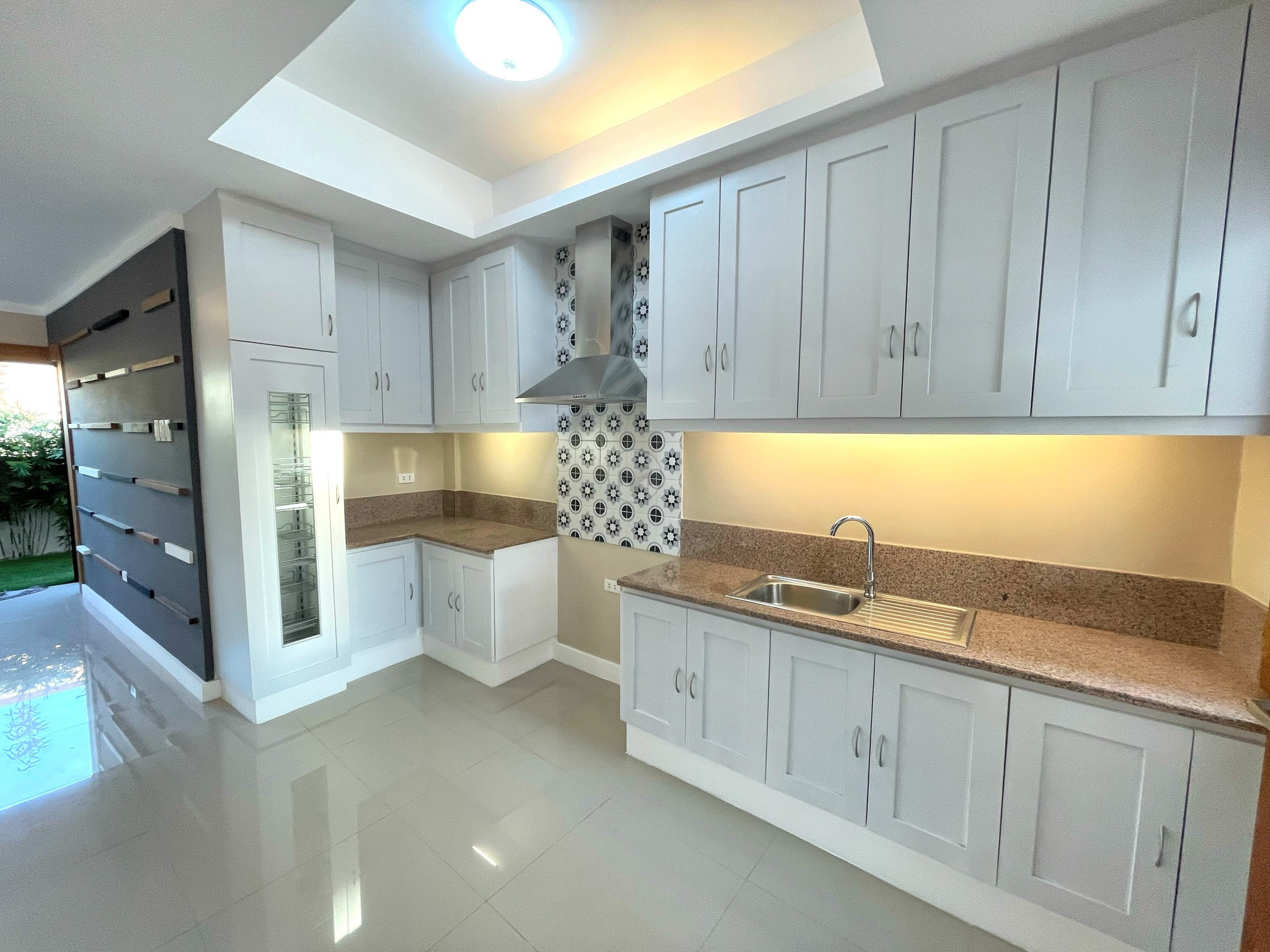 Attractive Homey House and Lot for Sale photo 5