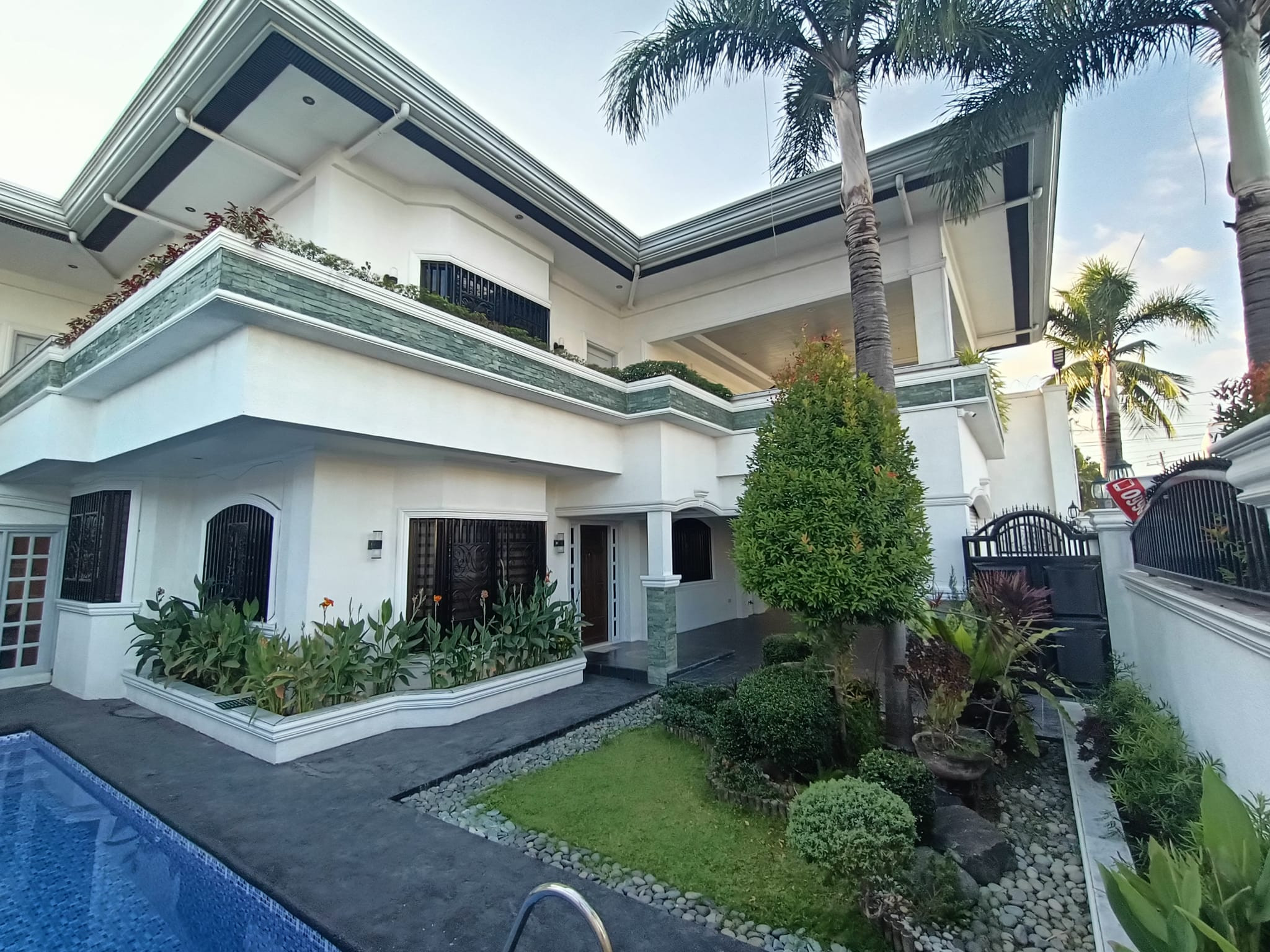 Stunning Furnished House and Lot with swimming pool in Angeles City, Pampanga photo 2