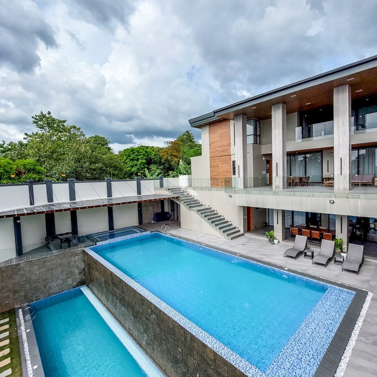 Massive Ultra-Modern Home with Gorgeous Panoramic City views for Sale photo 1