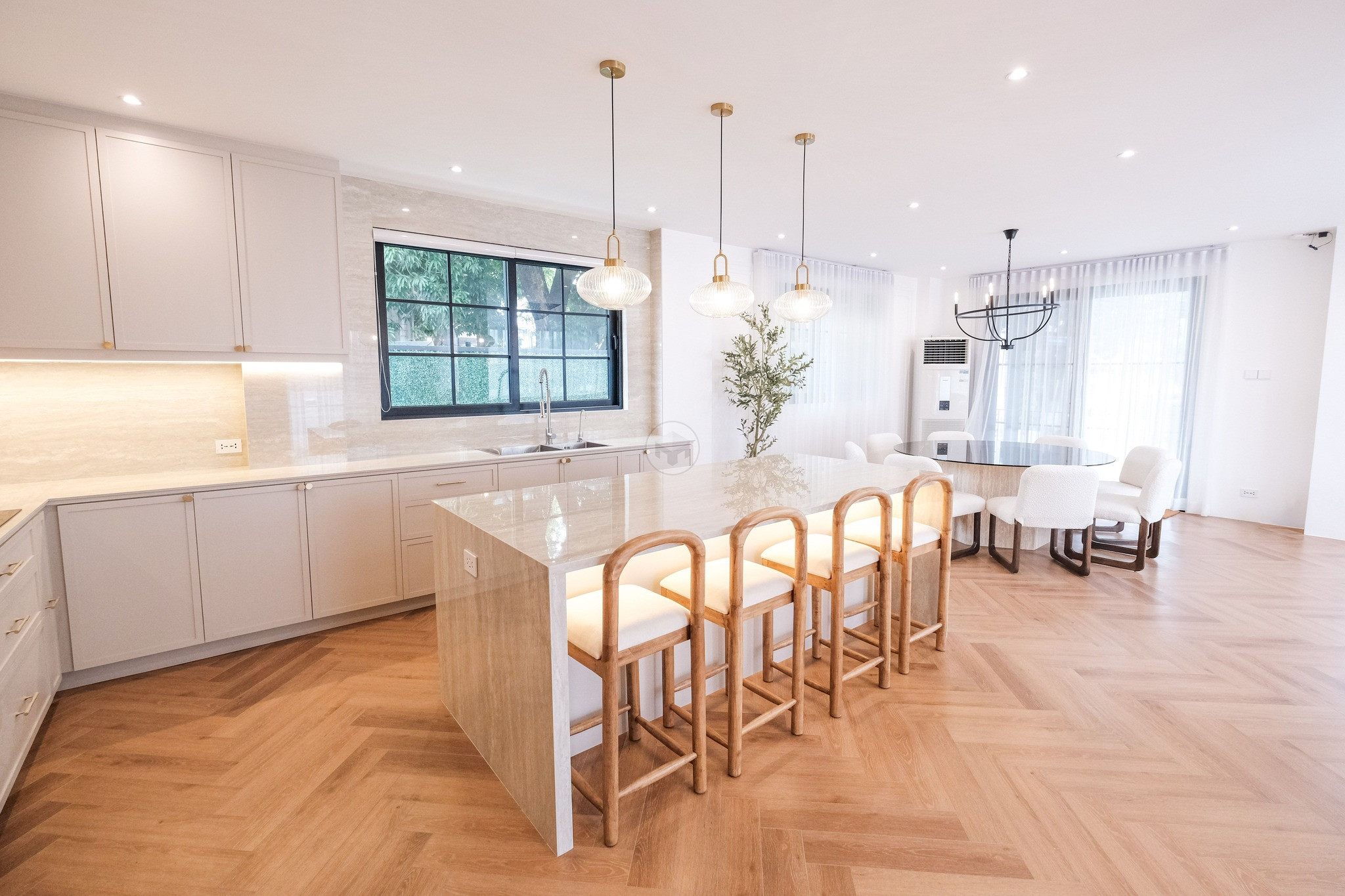 Discover this Sleek 3-Bedroom House and Lot in Filinvest 2, Batasan Hills photo 3