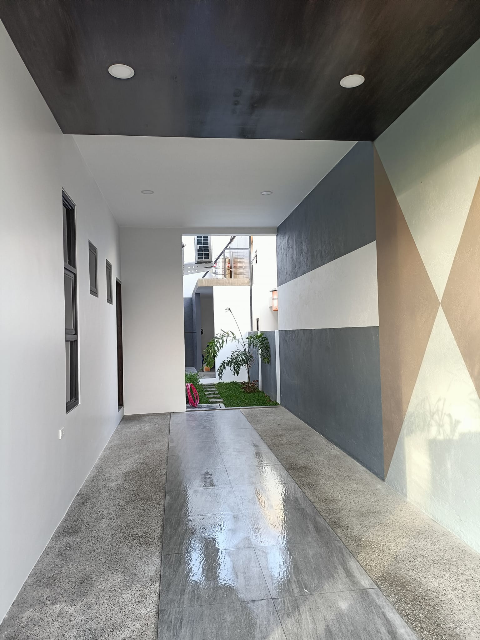 Modern Architecture Design House for Sale in Fil- am Friendship Rd. Angeles City photo 2