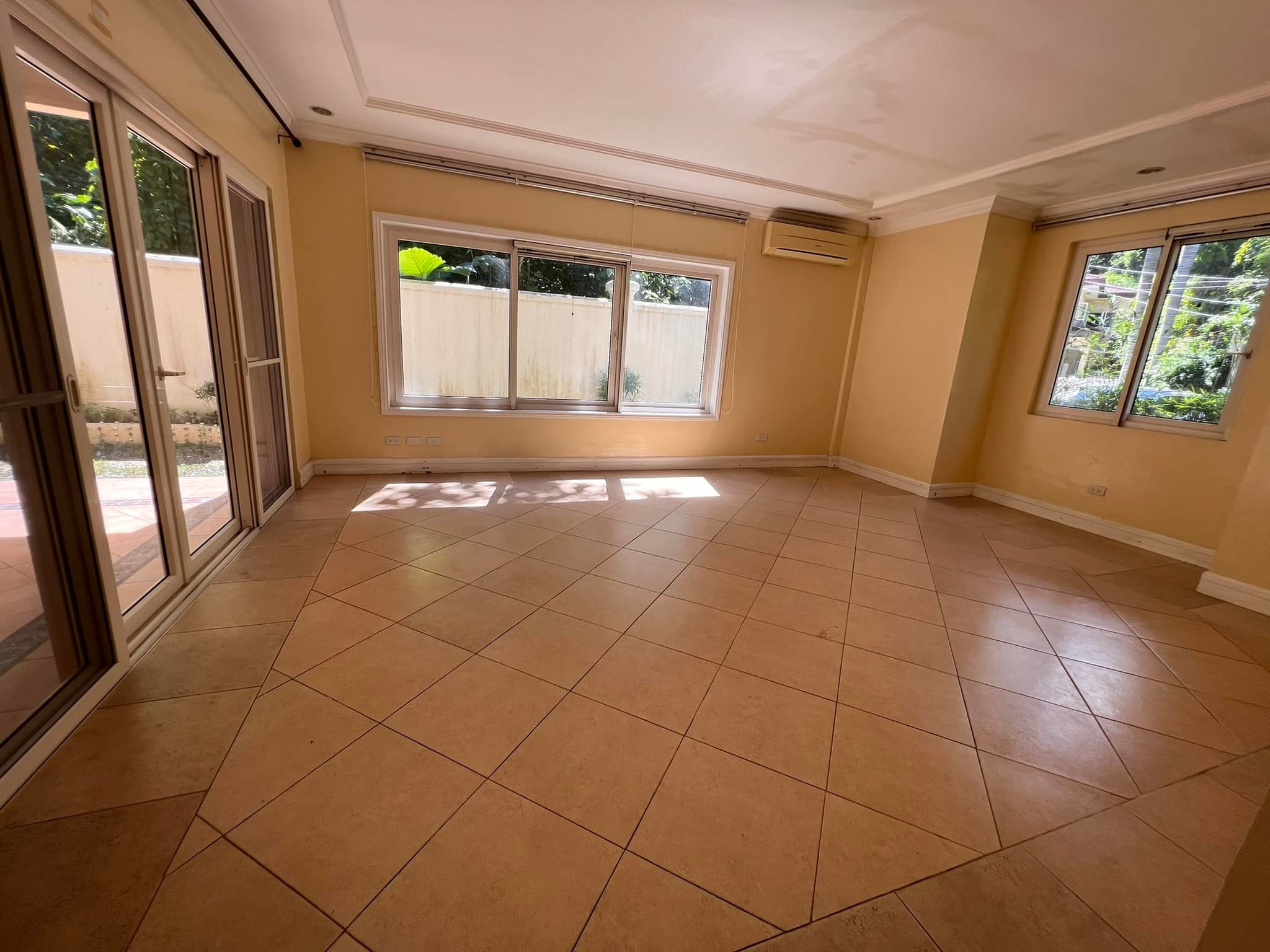 House and Lot For Sale In Maria Luisa Banilad Cebu City photo 5