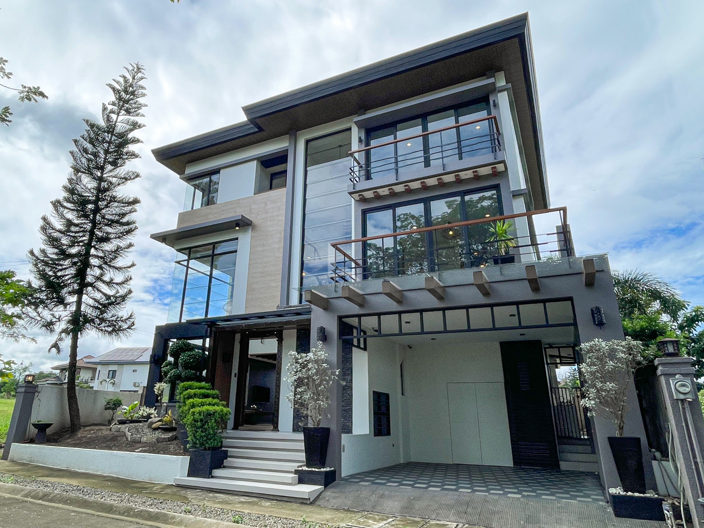 Astounding Fully Furnished Modern Home For Sale in The Mansion South Forbes photo 1
