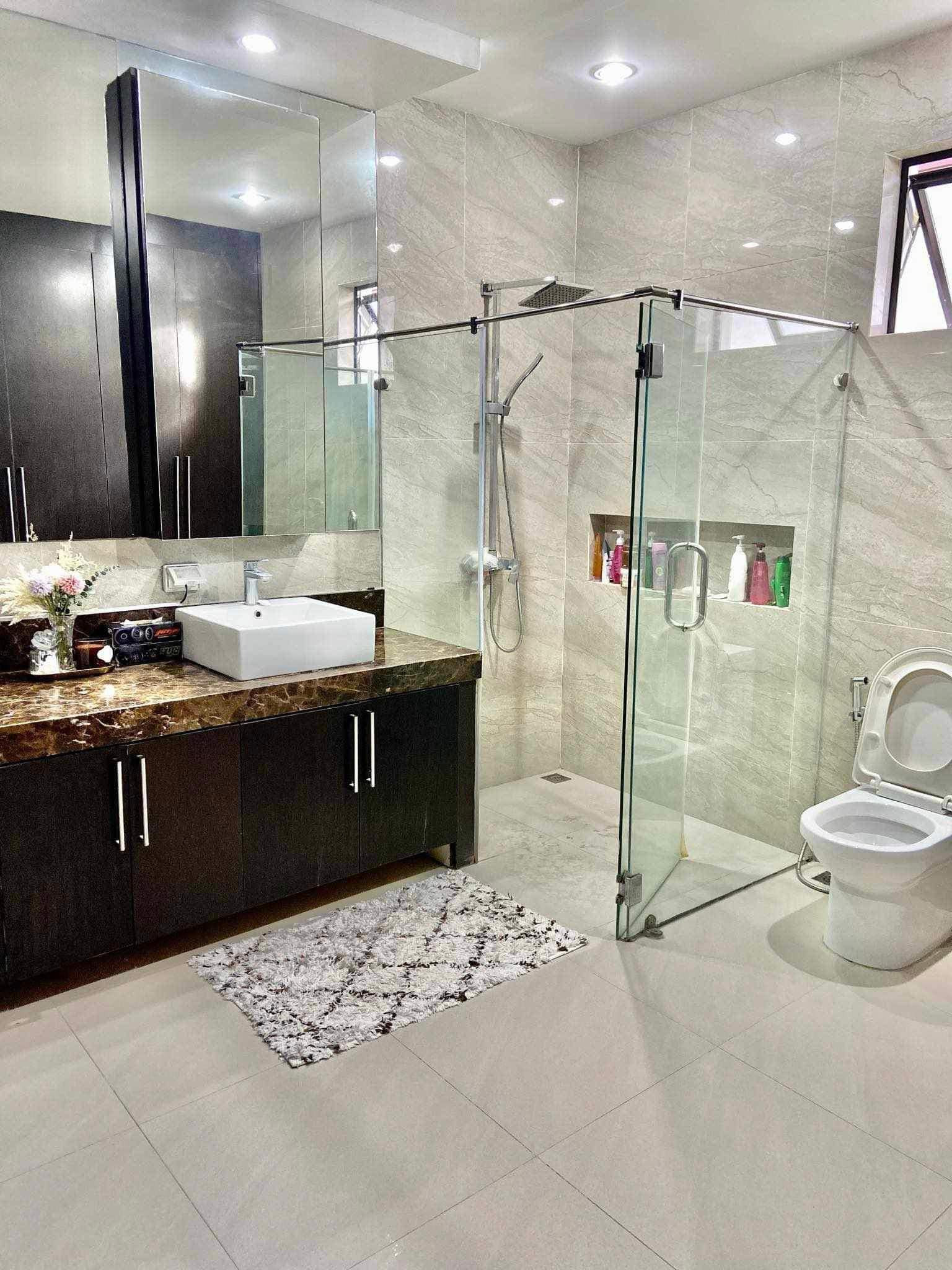 A Splendid 5 Bedroom House and Lot photo 5