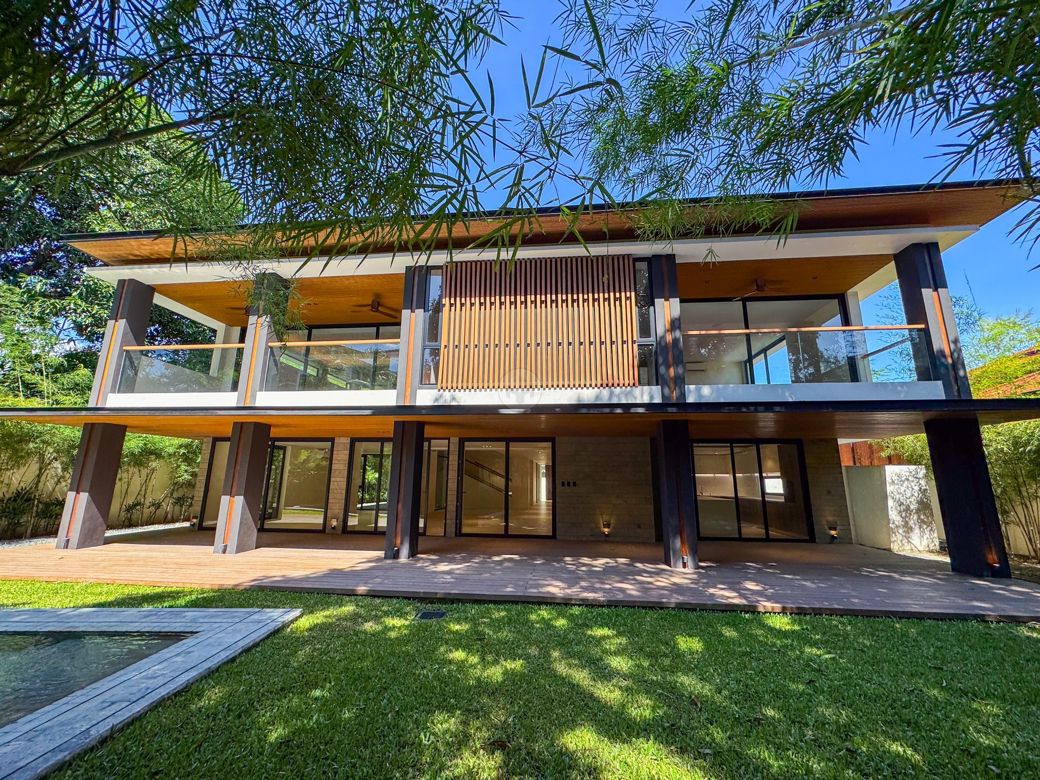 Ultramodern 5-Bedroom House for Sale photo 1