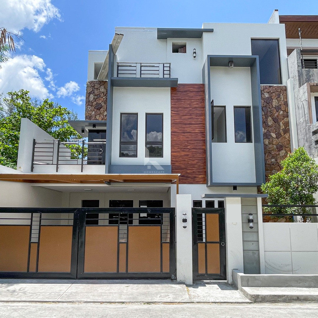Remarkable Refurbished Modern House For Sale photo 1
