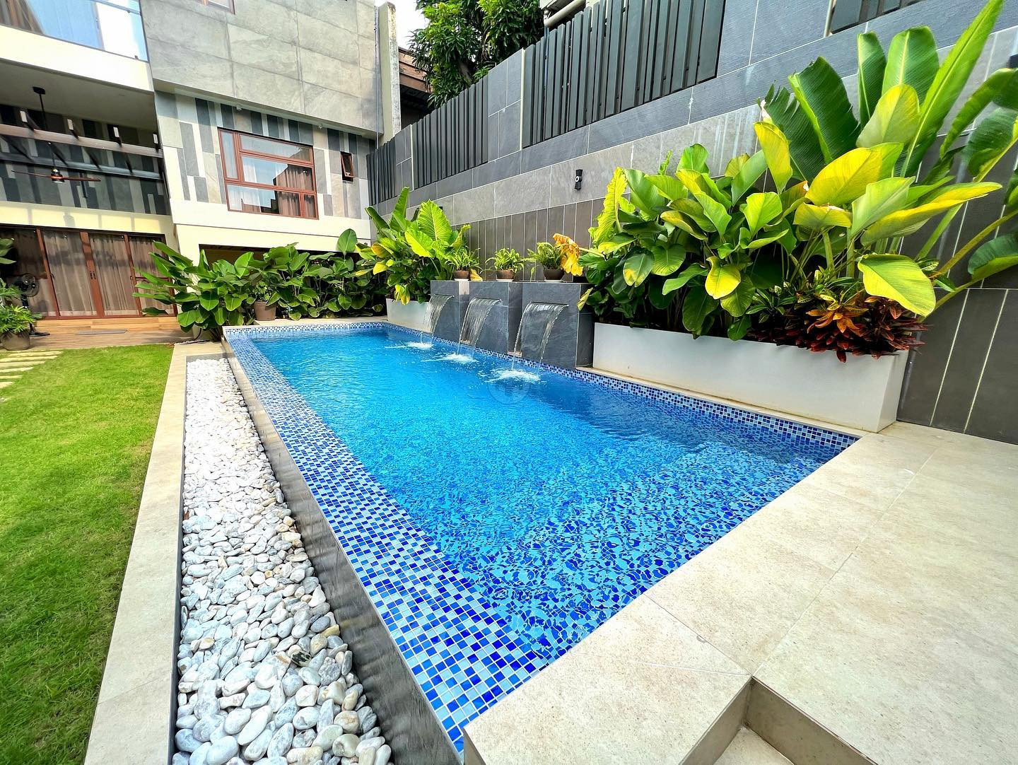 A Statuesque Designer Home in Multinational Village photo 3