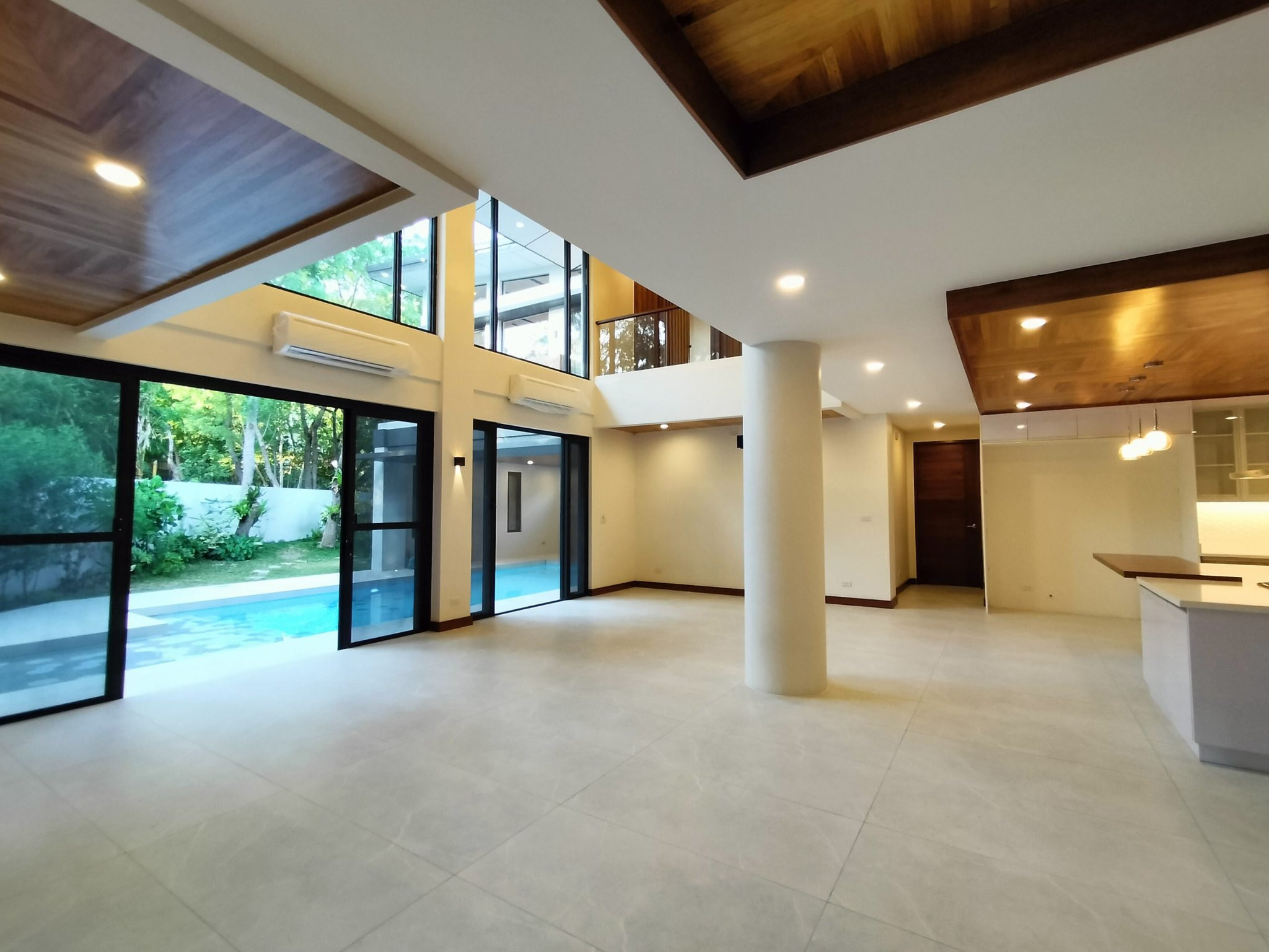 Dazzling Brand New Modern House in Ayala Alabang Village photo 4