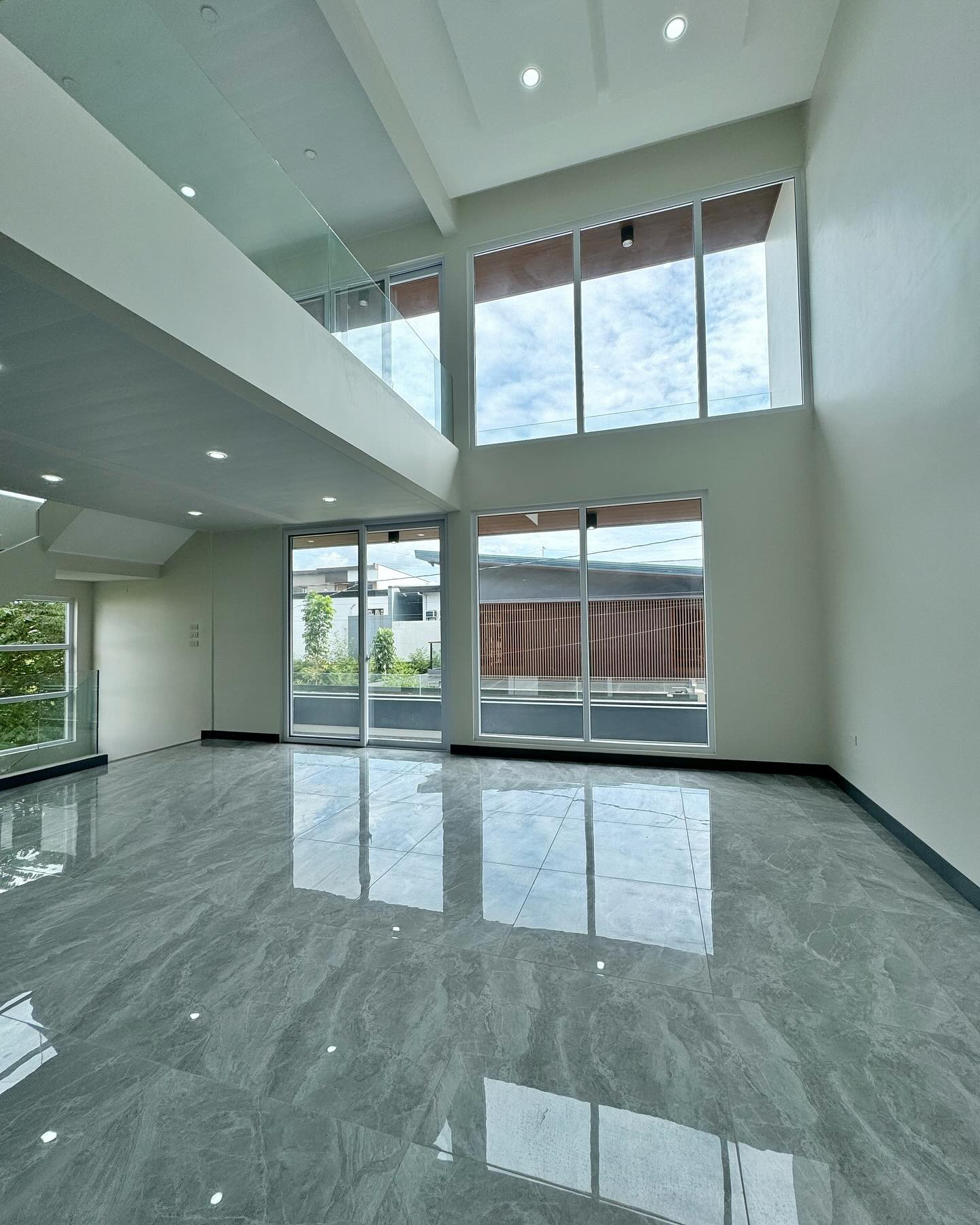 Brand New Modern 3-Storey House for Sale in Greenwoods Executive Village photo 3