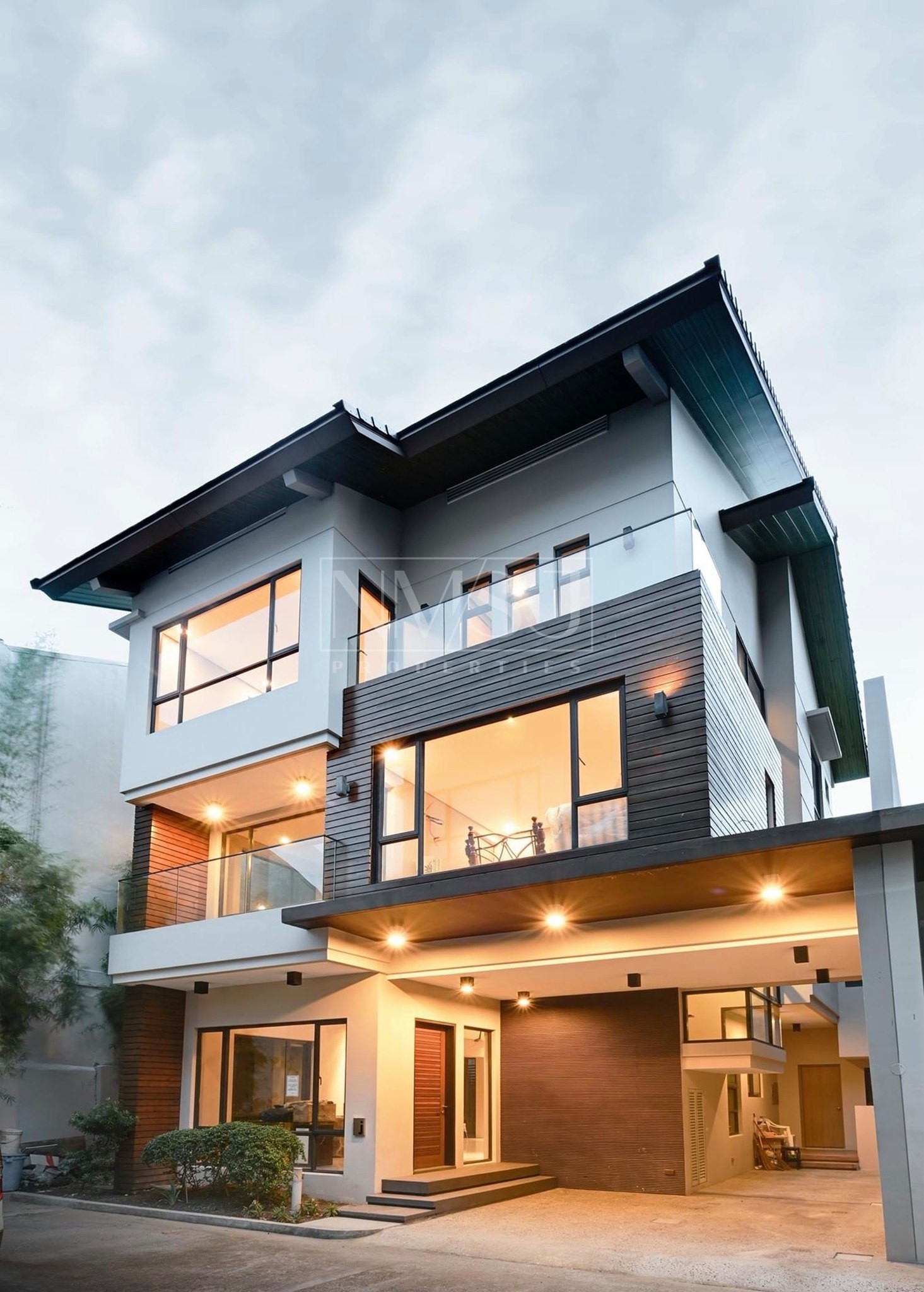Elegant Spacious Residence photo 1