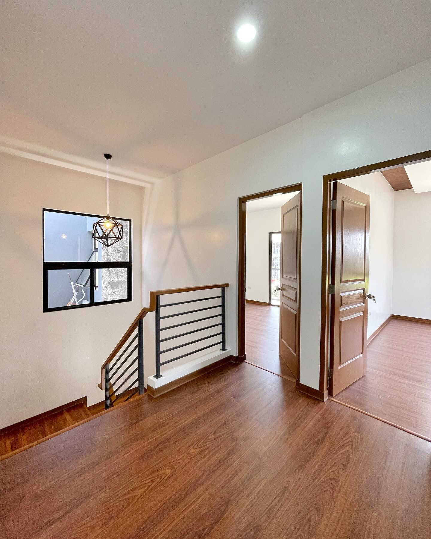 Brand New Modern House for Sale in Greenwoods Executive Village photo 4
