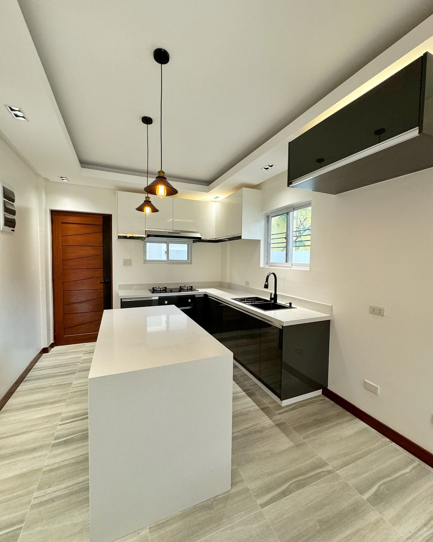 Brand New Modern Contemporary House for Sale photo 5