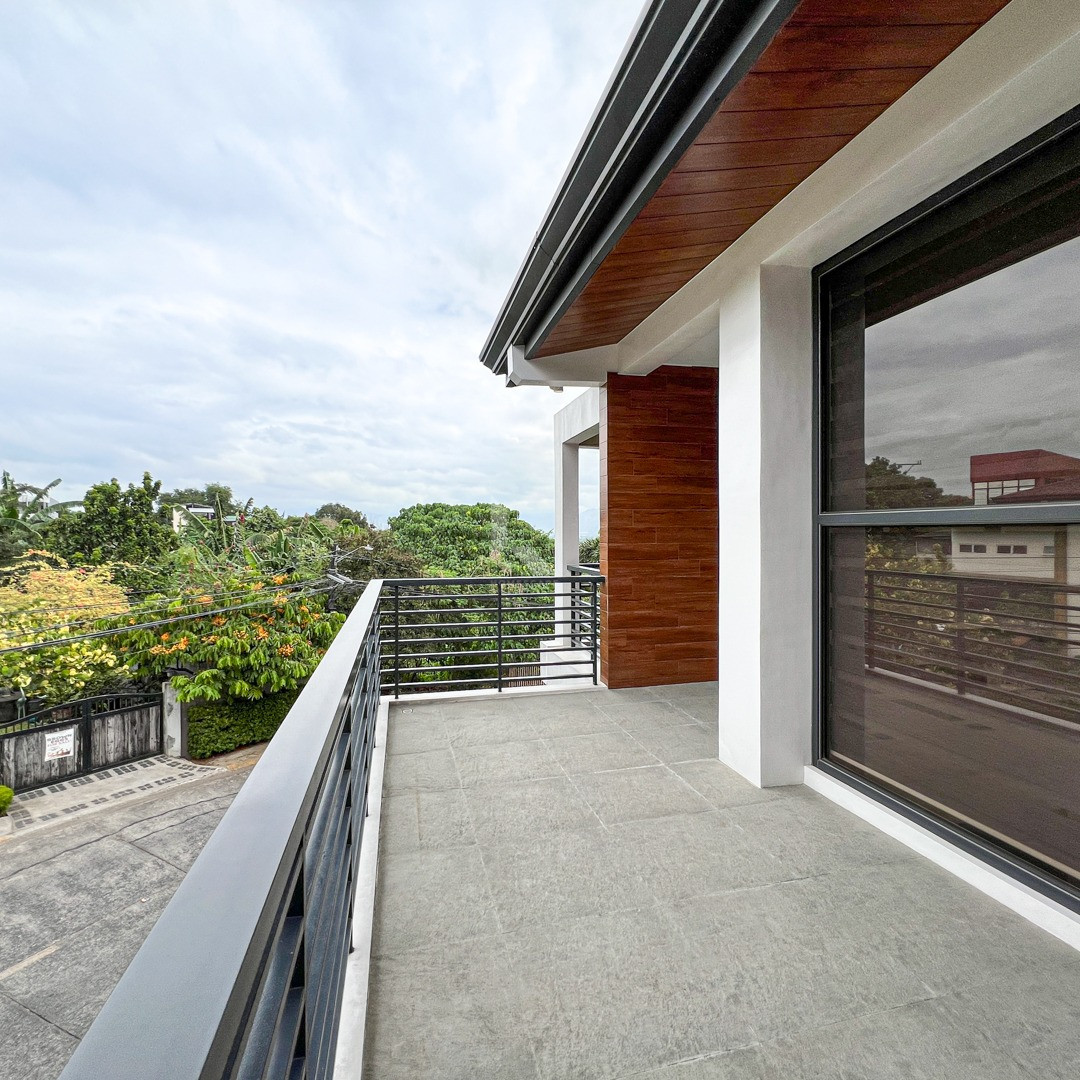 Pleasing Modern Asian House and Lot For Sale in Filinvest 2, Quezon City photo 5
