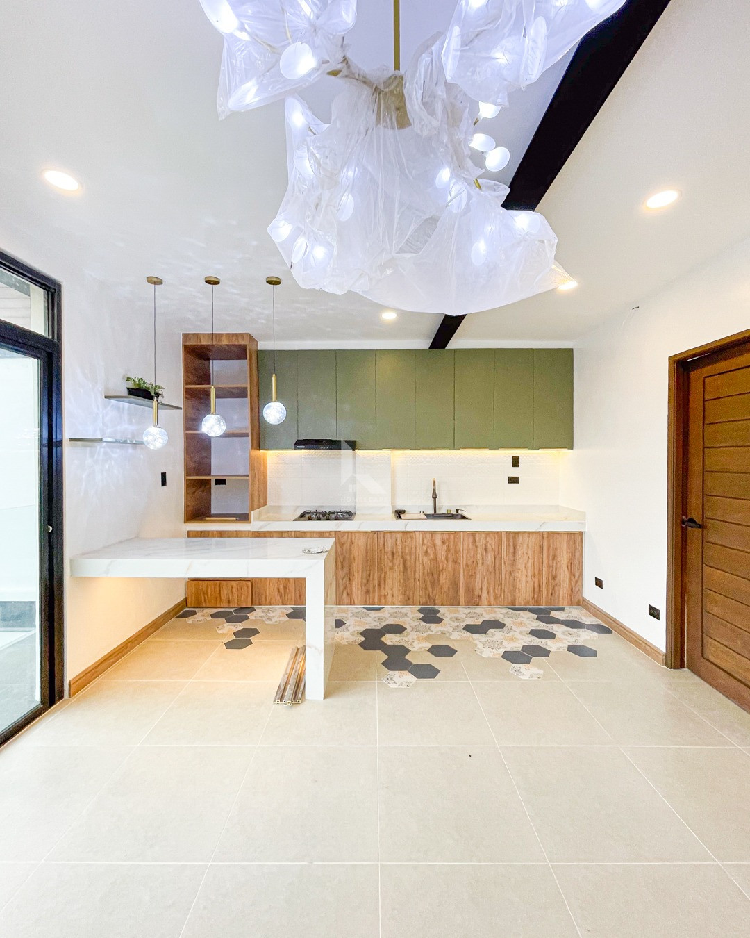 Elegant Modern Tropical House and Lot photo 5