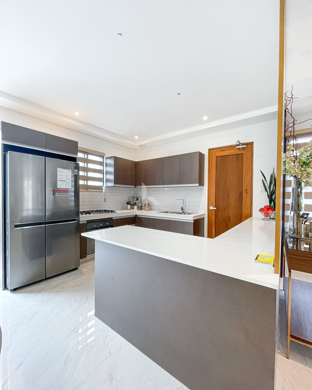 Elegant Modern Contemporary photo 4