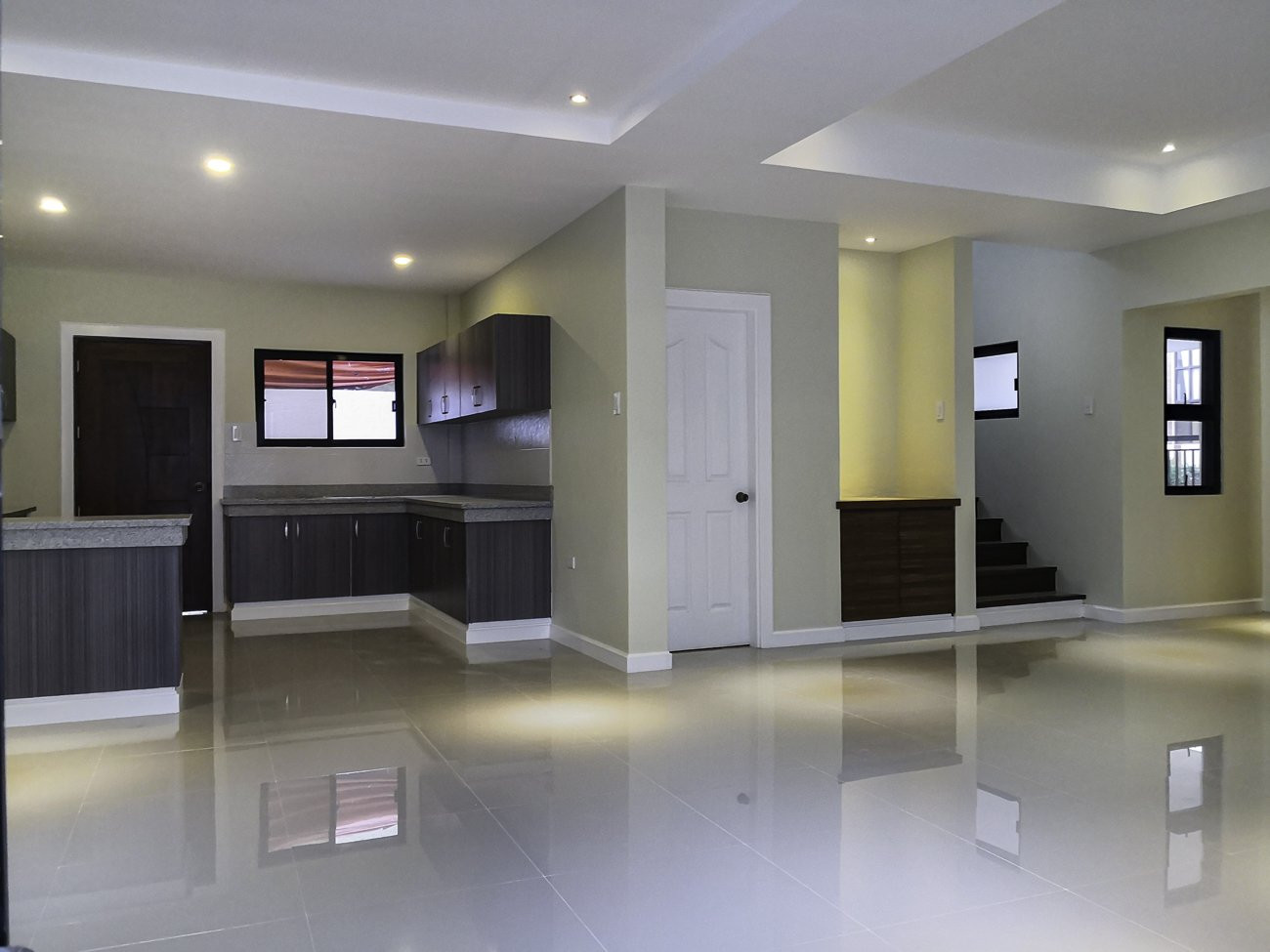 Modern 2-storey Home for Sale photo 2