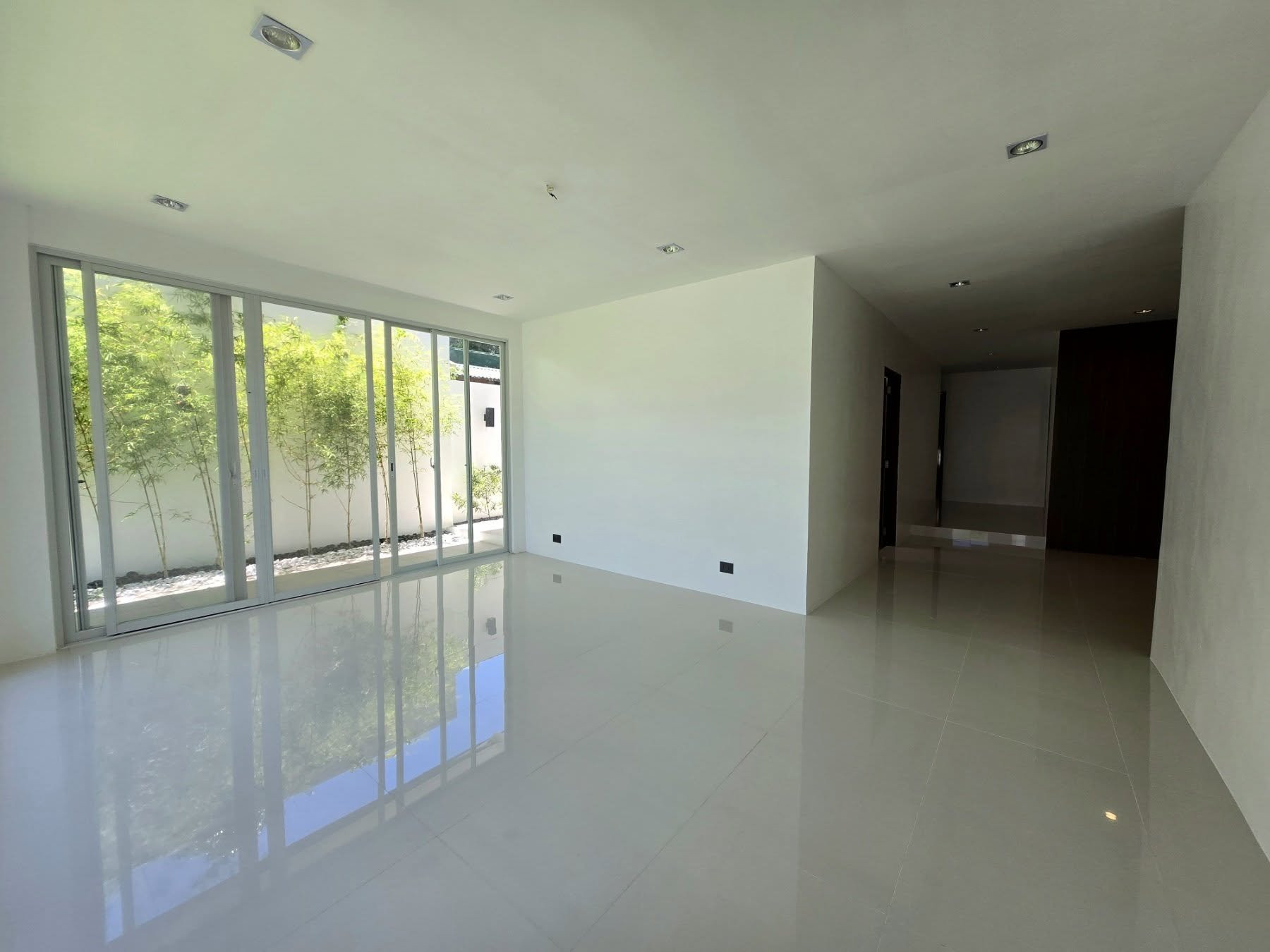Snatch this Newly Renovated 4-Bedroom Home in BF Homes photo 2