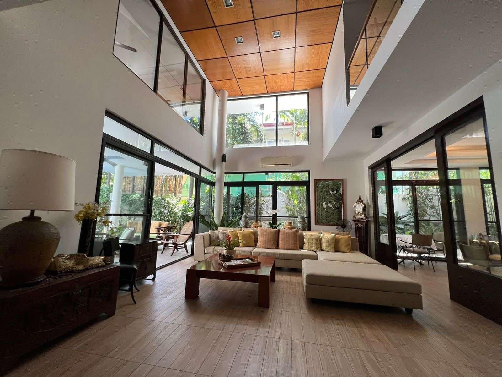 A Grand Family Home for Sale in Ayala Alabang. photo 3