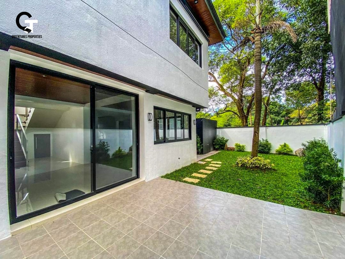 Modern Massive Brand New House with Swimming Pool & Spacious Garage photo 2