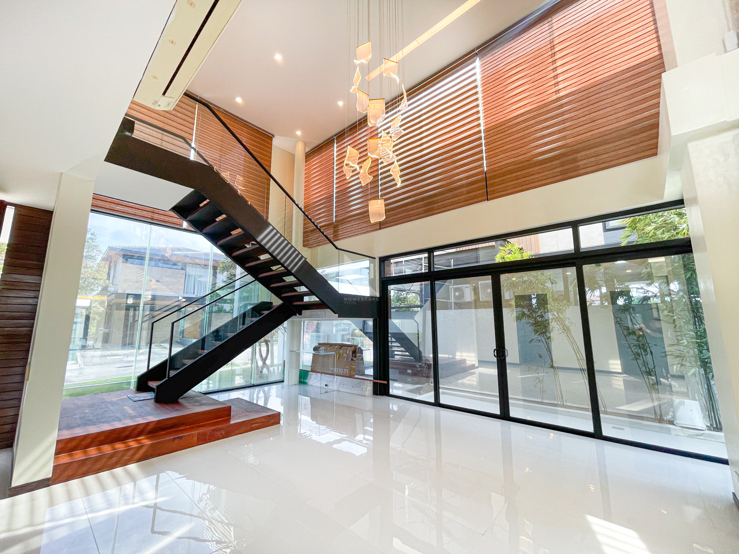 Sophisticated Modern Tropical House in The Enclave Alabang, Muntinlupa photo 2