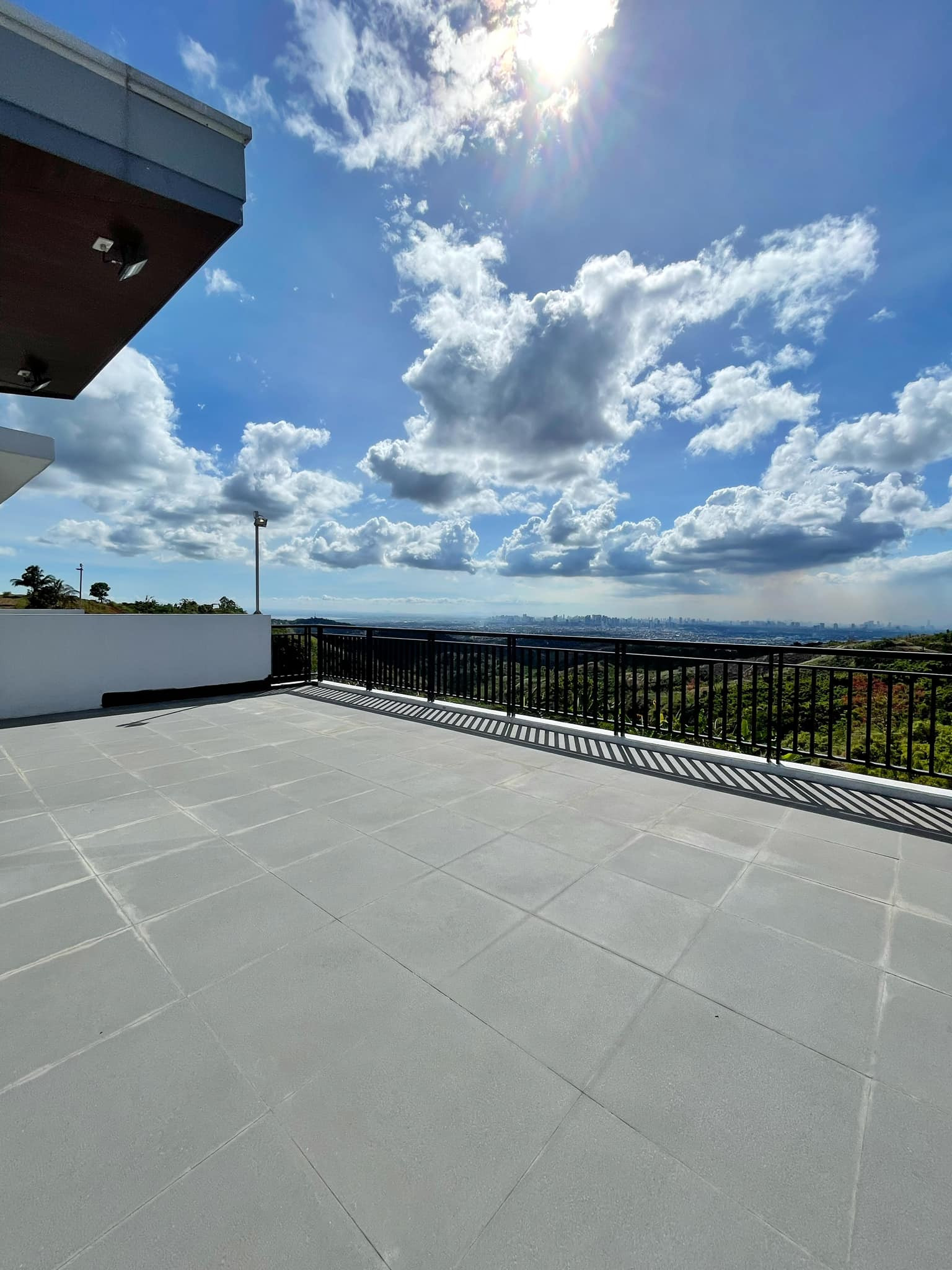 Brand new Modern House w/ Overlooking View of Metro Manila photo 3