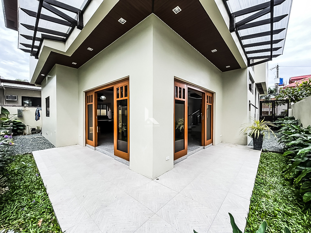 Elegant Brand New 2-Storey House For Sale photo 3