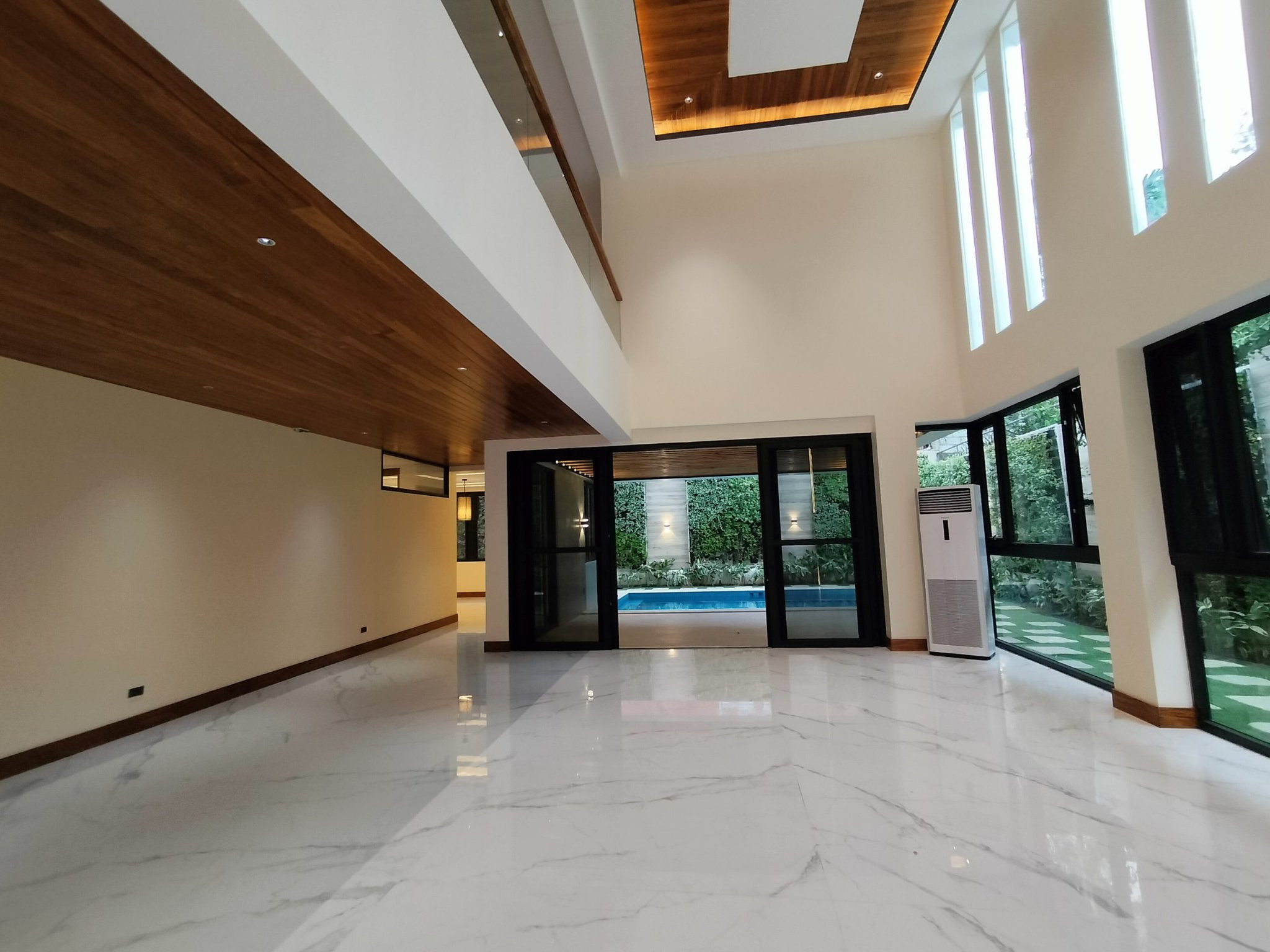 Grand Modern 3 Level Mansion in Ayala Alabang photo 1