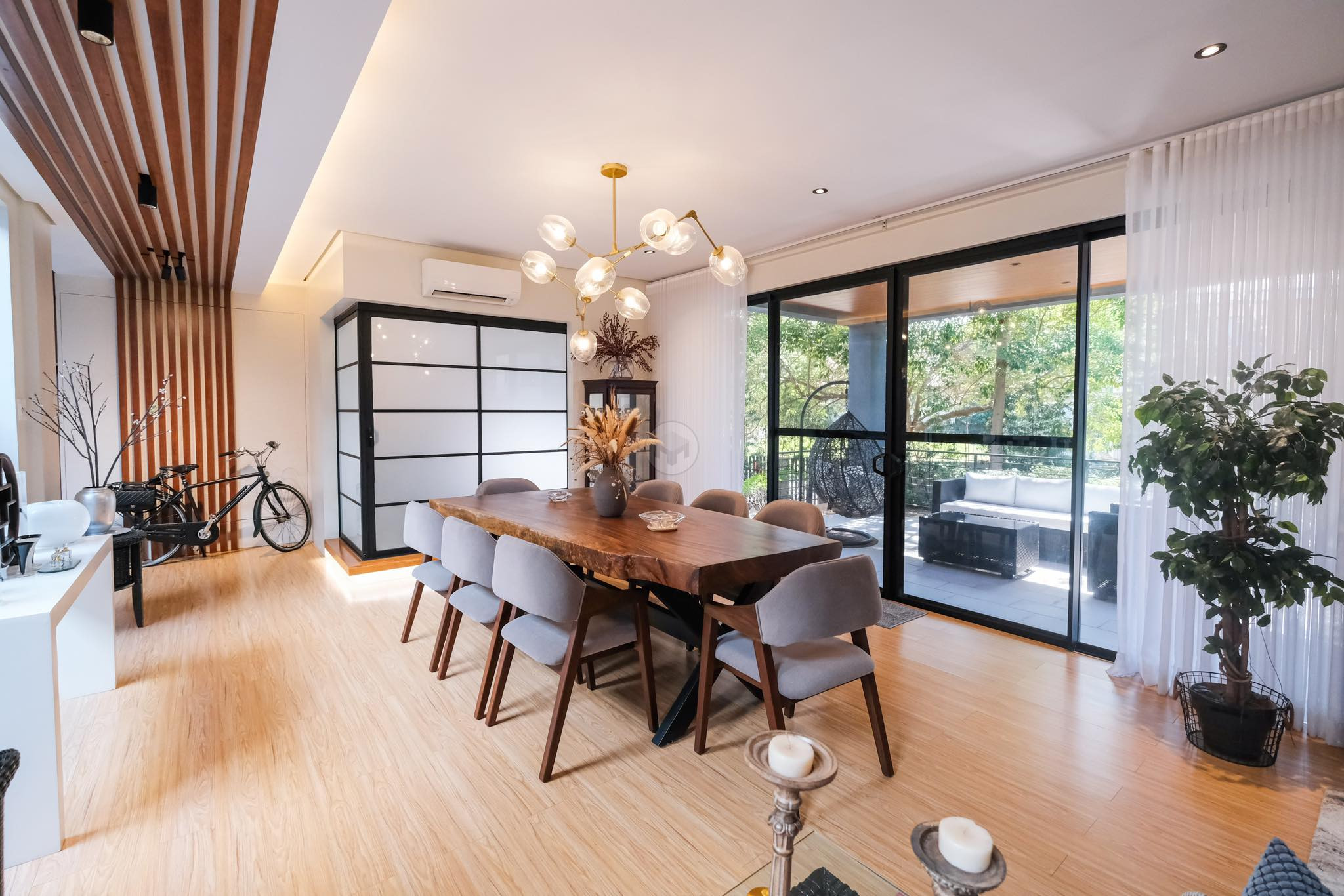 Sensational 5-Bedroom House and Lot for Sale in Southbay Gardens photo 2