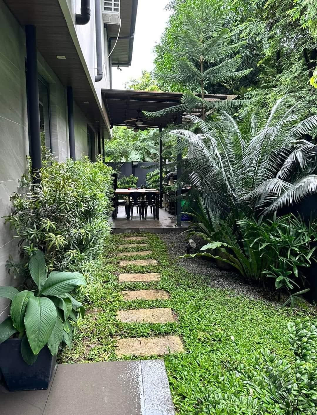 An Astounding House and Lot for Sale in Bonifacio Village photo 2