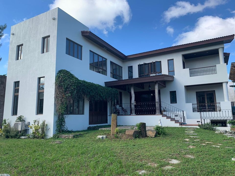 PreOwned House and Lot for Sale in Royale Tagaytay photo 1