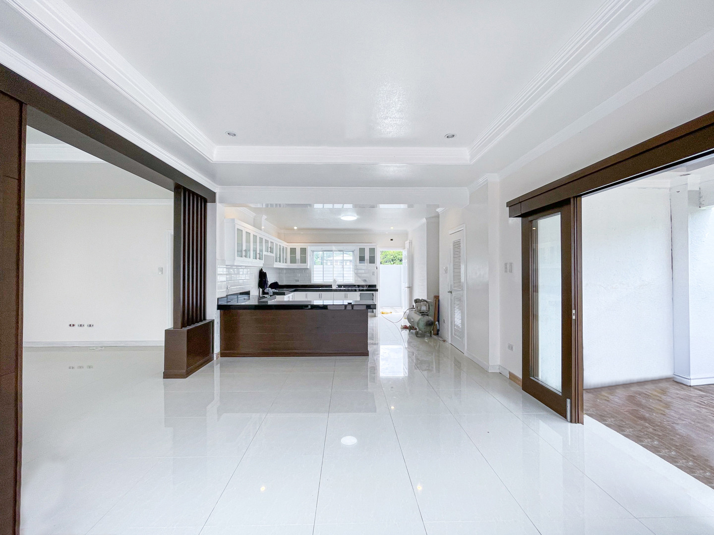 Bright and Airy Modern Contemporary House and Lot photo 4