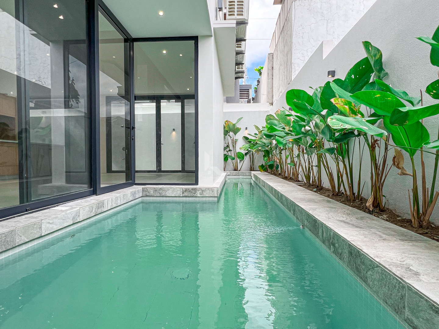 Breathtaking Modern Contemporary House and Lot For Sale in Tivoli Royale photo 2