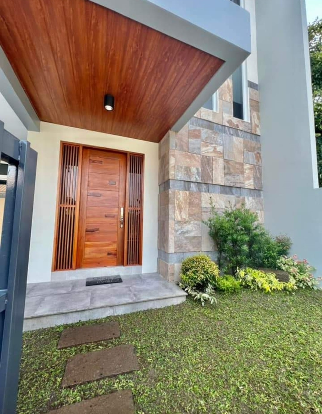 Brand New Modern Tropical Industrial Theme House For Sale in Angeles city photo 2