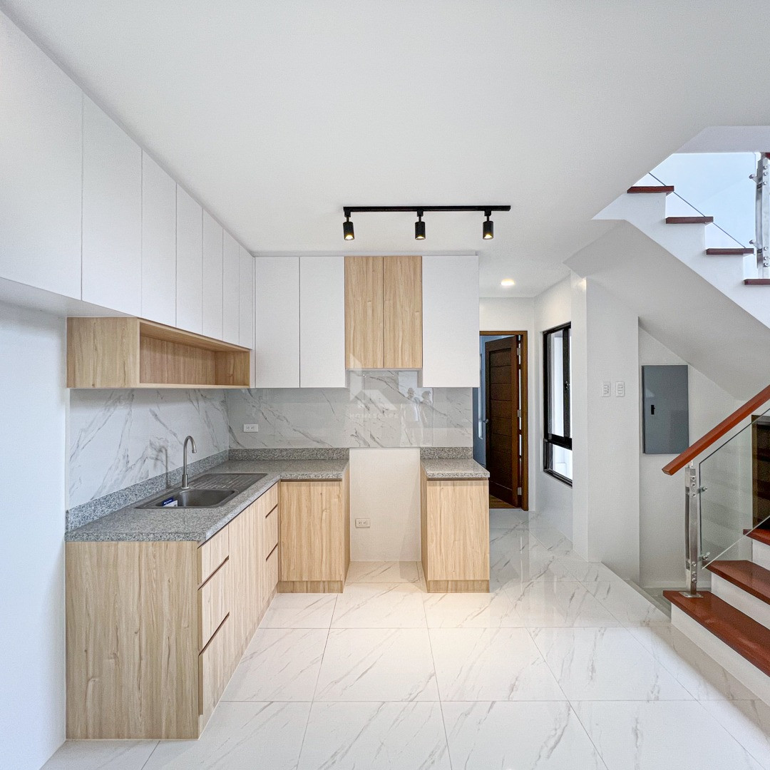 Vast Modern Contemporary House and Lot photo 4