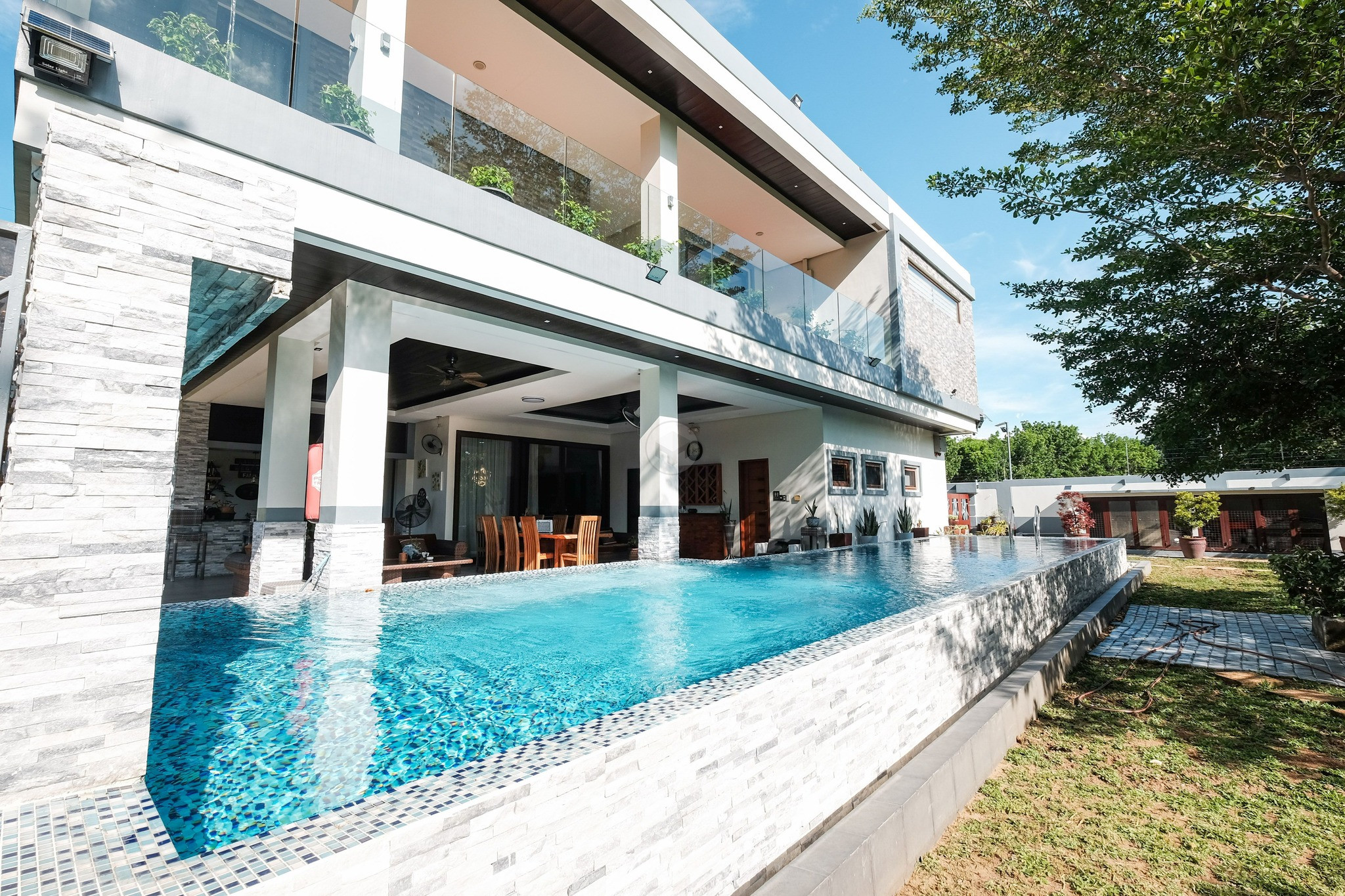 Own this Fabulous 4-Bedroom House in Manila Southwoods Estate photo 1