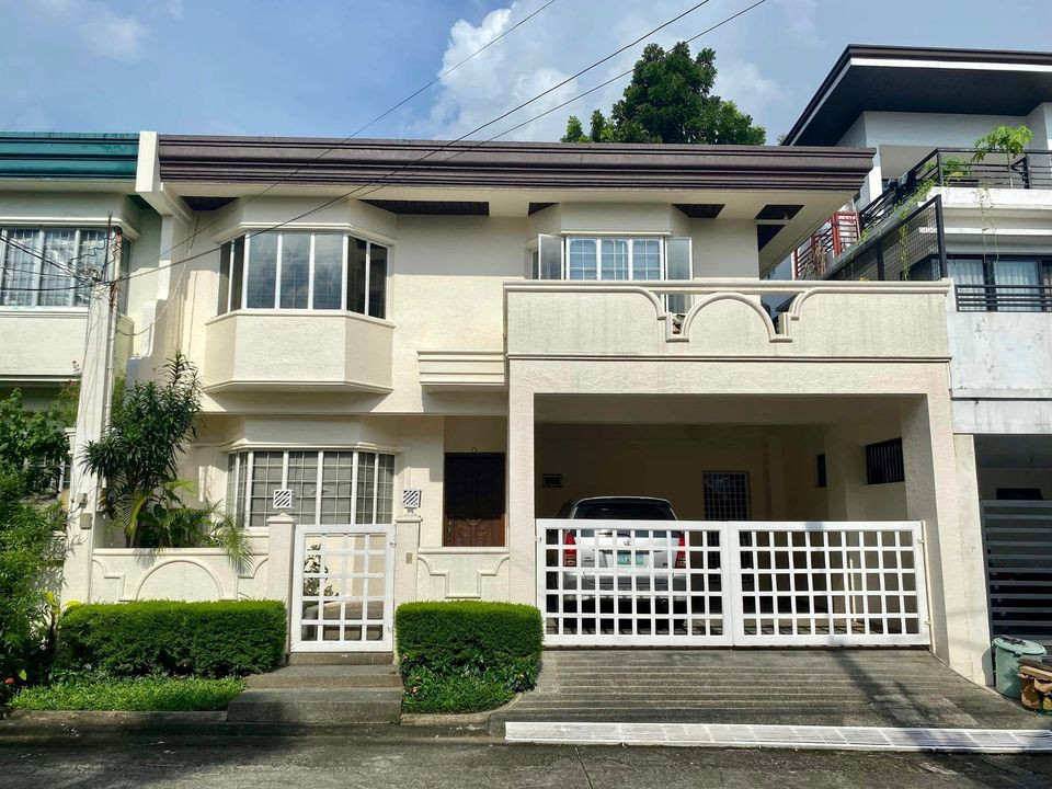PRE-OWNED HOUSE AND LOT FOR SALE NORTH SUSANA EXECUTIVE VILLAGE photo 1