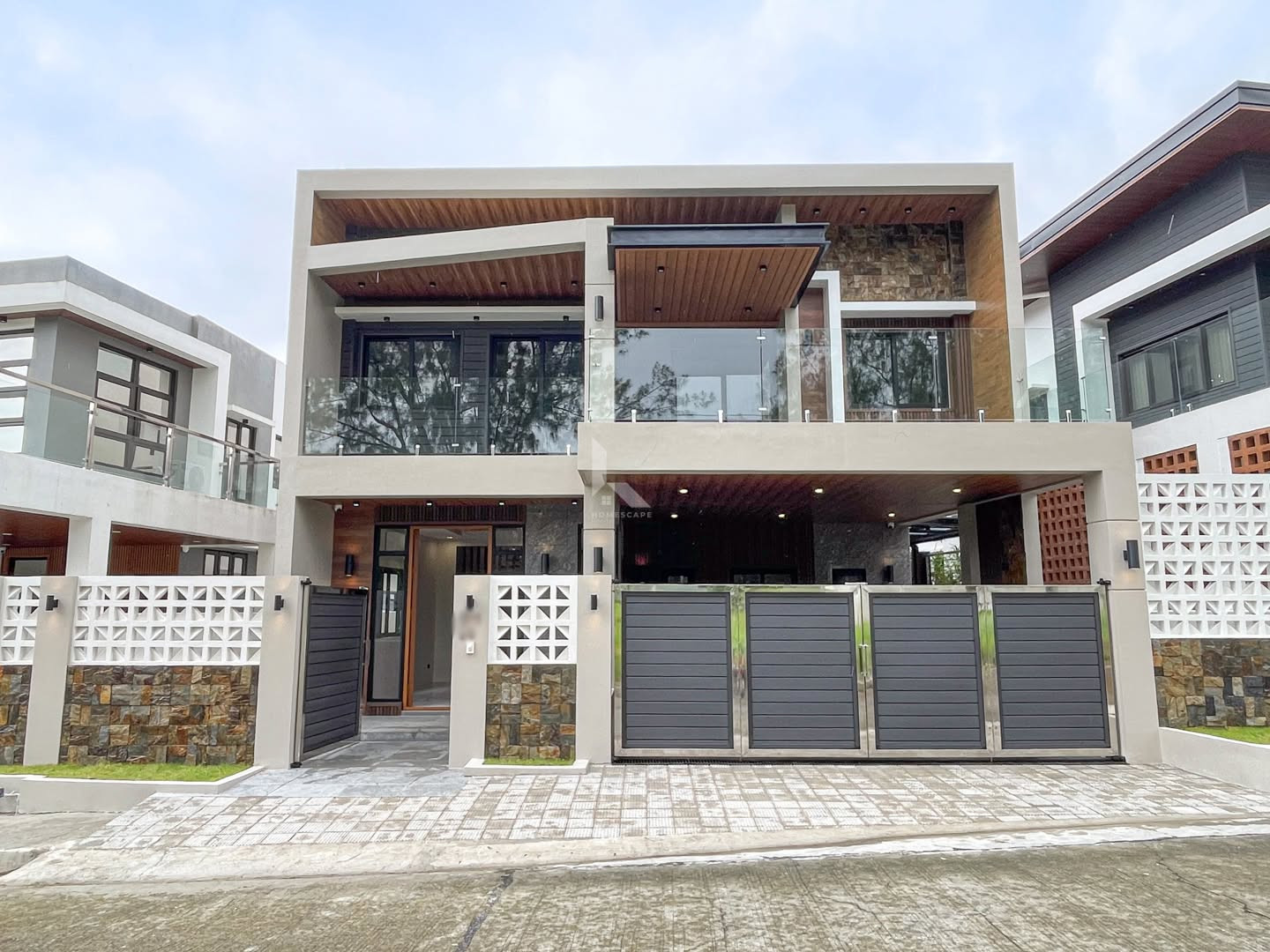 Elegant Brand New Modern Contemporary House and Lot photo 1