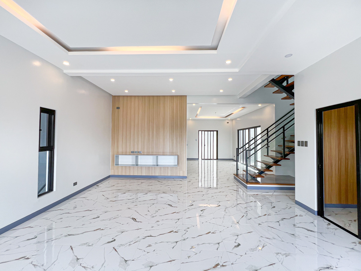 Gorgeous Home For Sale in Edgewood Place photo 4