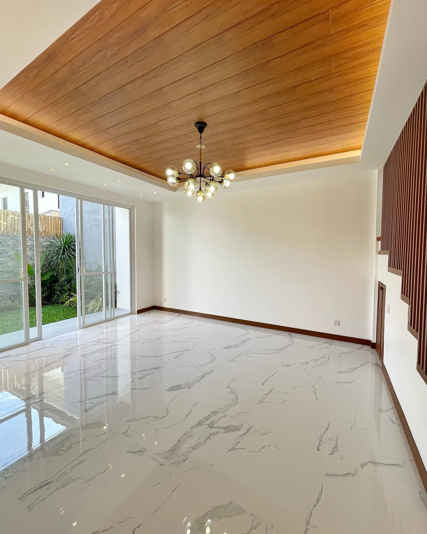 Brand New Modern Sophisticated House photo 4