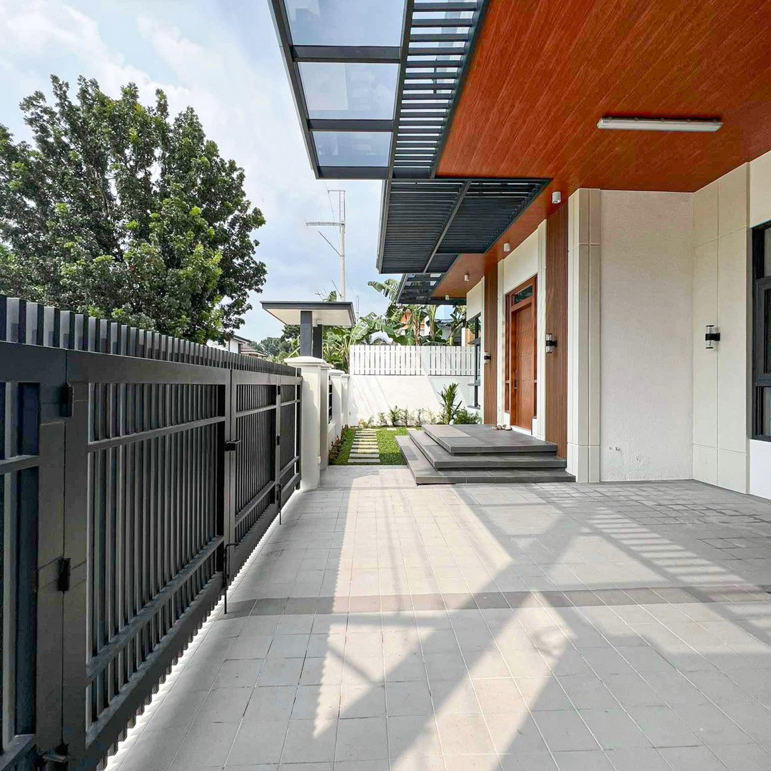 Gorgeous Modern House and Lot For Sale in Casa Milan photo 2